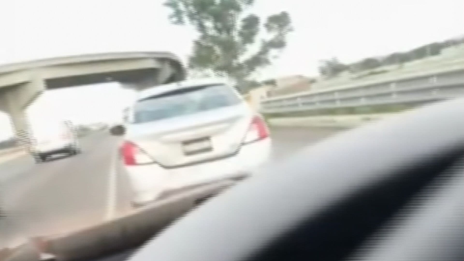 Video Choque Auto Gris en Bosques de San Sebastián Periférico Ecológico Puebla