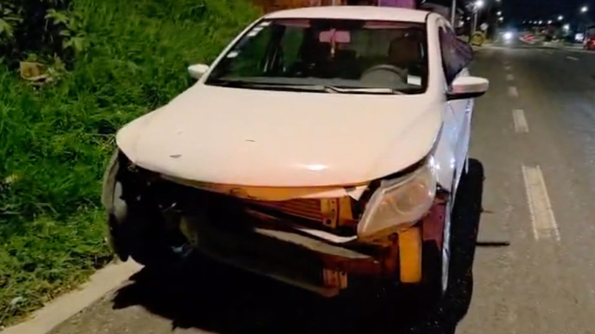 Conductor Ebrio Choca su Vehículo contra Muro de Contención en Carretera de Puebla