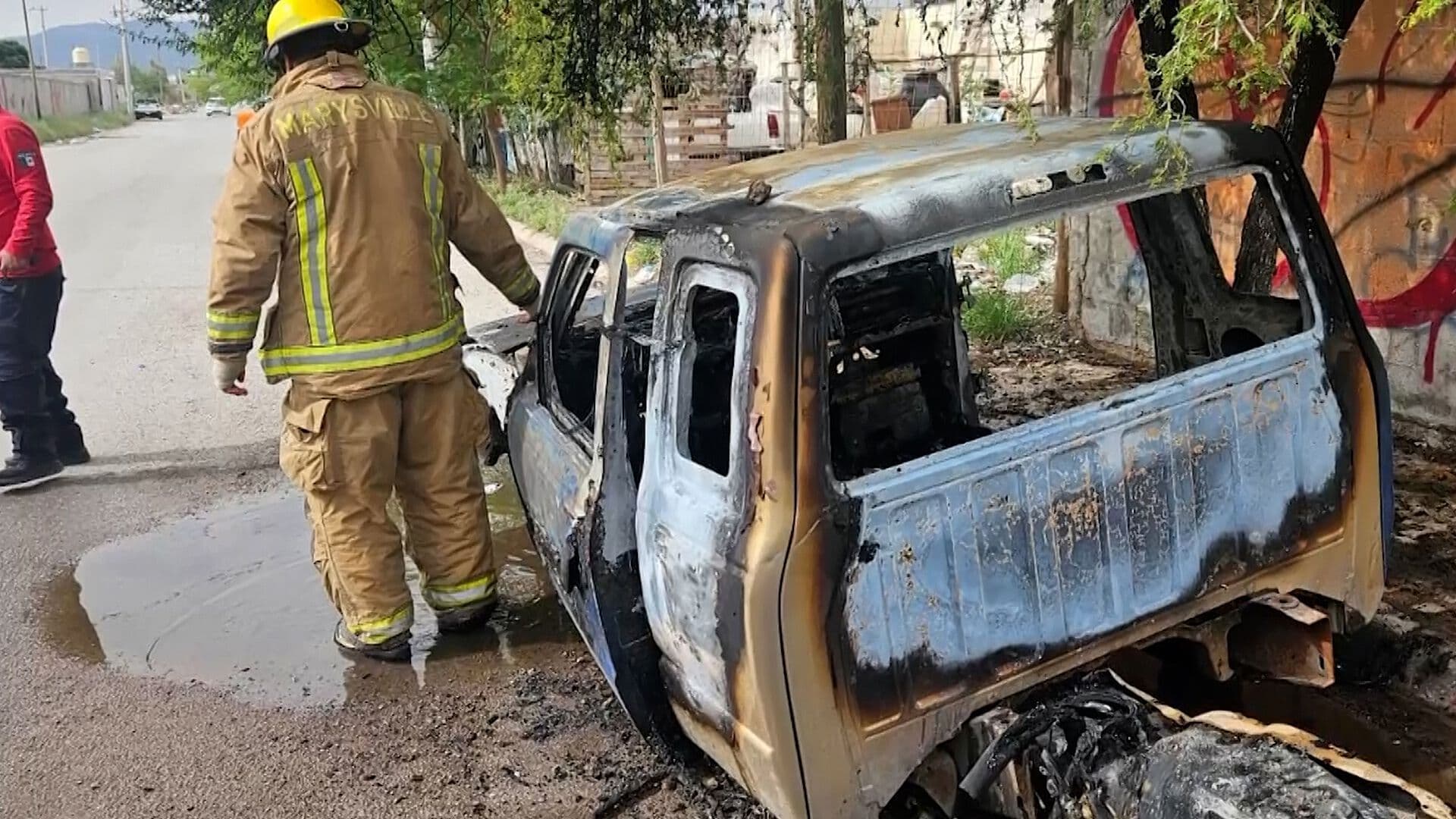 Incendio Consume Camioneta en Colonia Las Huertas en Lerdo