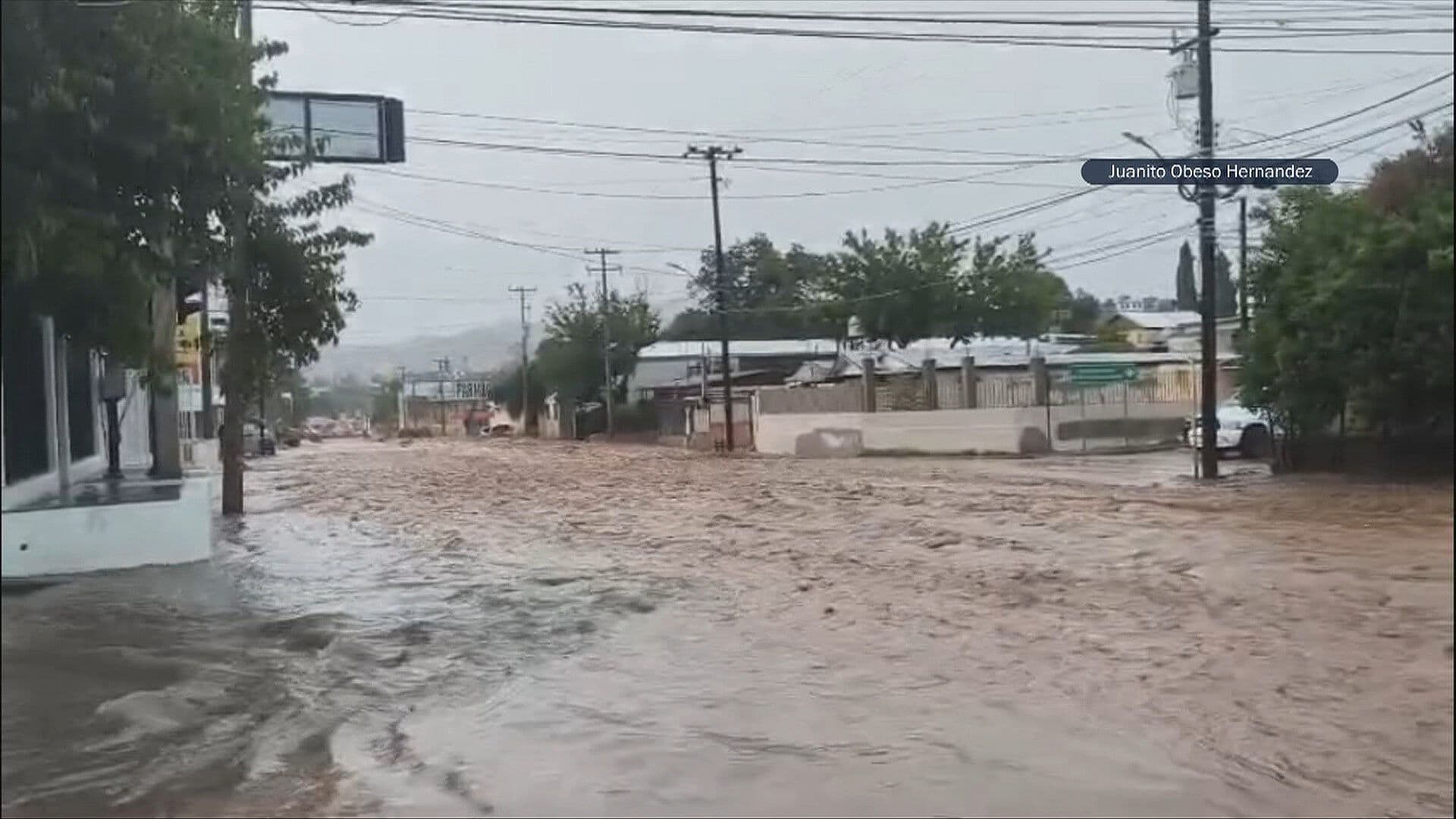 VIDEO | Fuertes Lluvias Convierten en Arroyo la Avenida Tecnológico en Nogales, Sonora