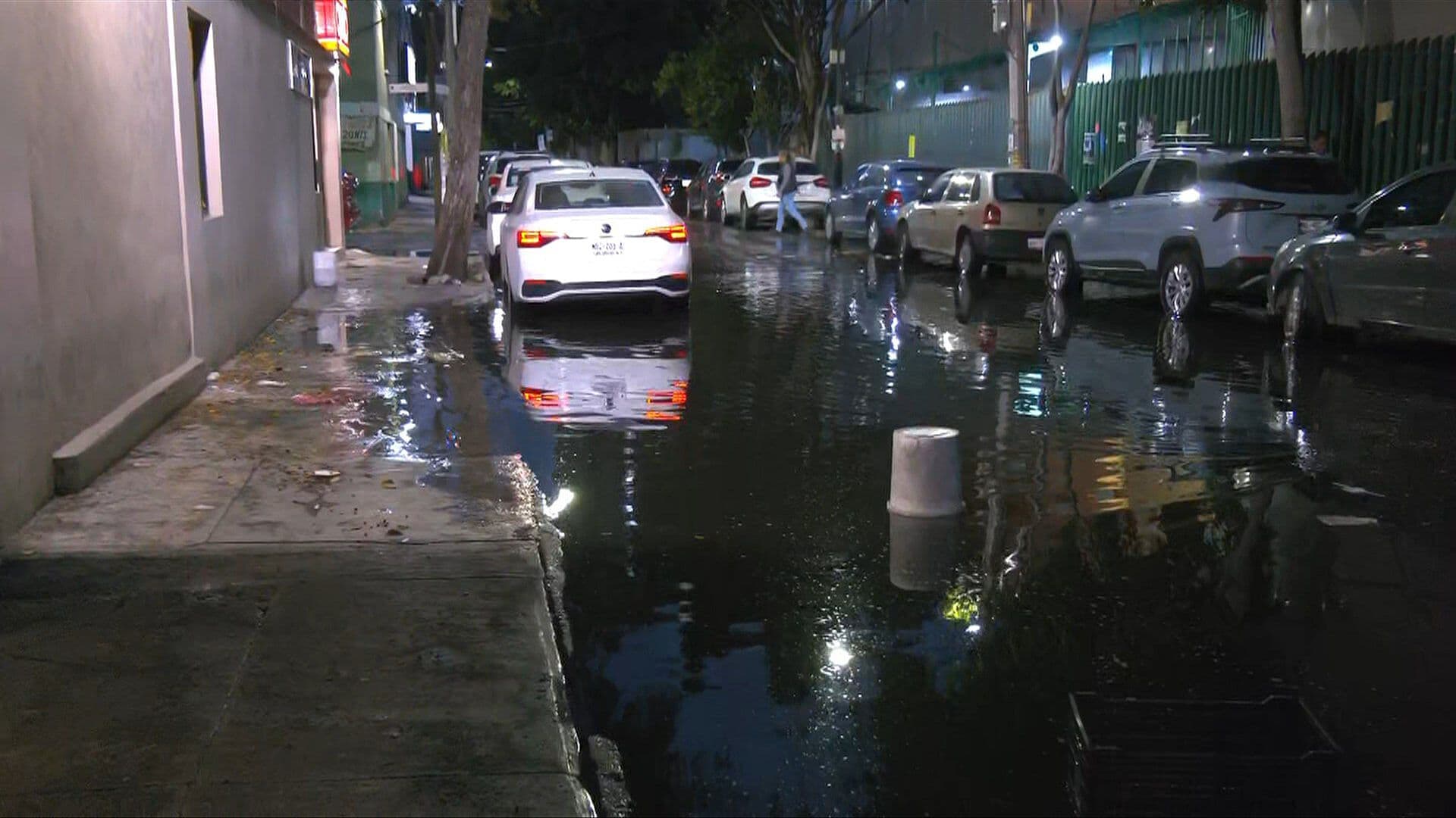 Lluvia con Granizo Inunda Calles de la Colonia La Raza en Azcapotzalco, CDMX