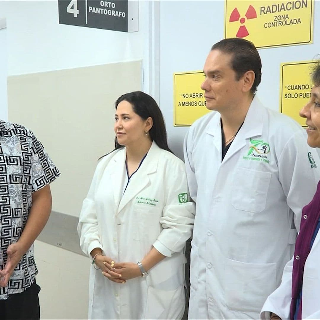 Especialistas del IMSS Ayudan a Ángel Abraham a Tener Un Nuevo Rostro