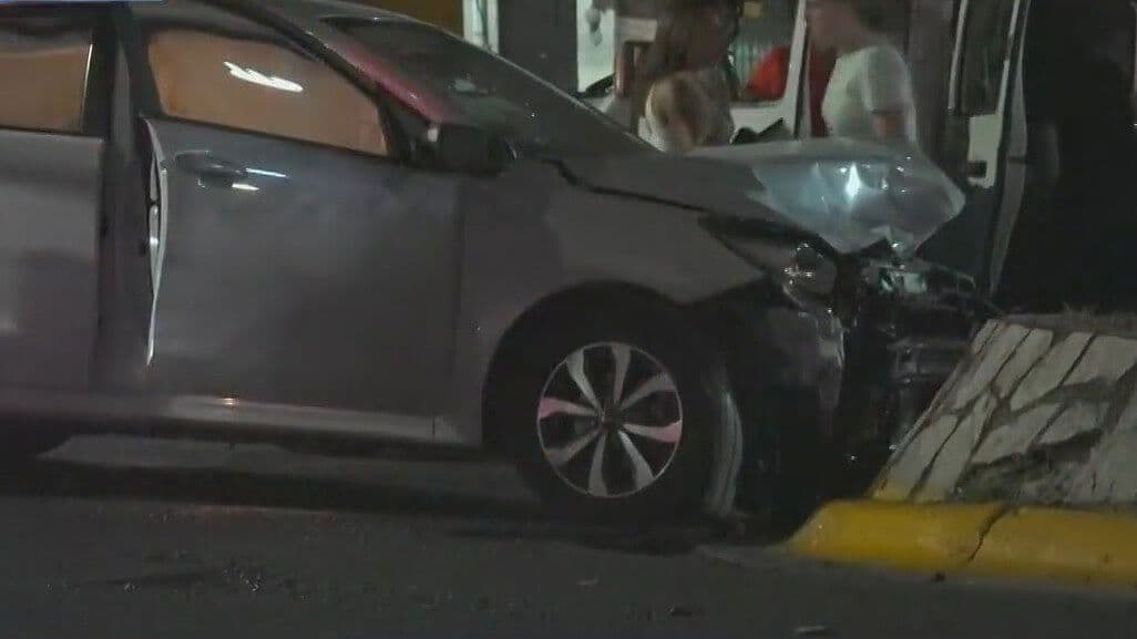 Se Pasa Alto y Provoca Volcadura en Monterrey