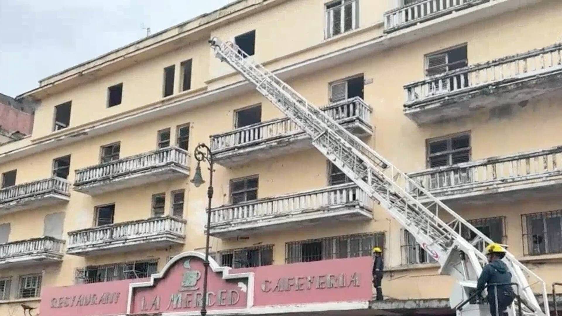 Incendio en Edificio Abandonado del Centro Histórico Moviliza a Bomberos en Veracruz