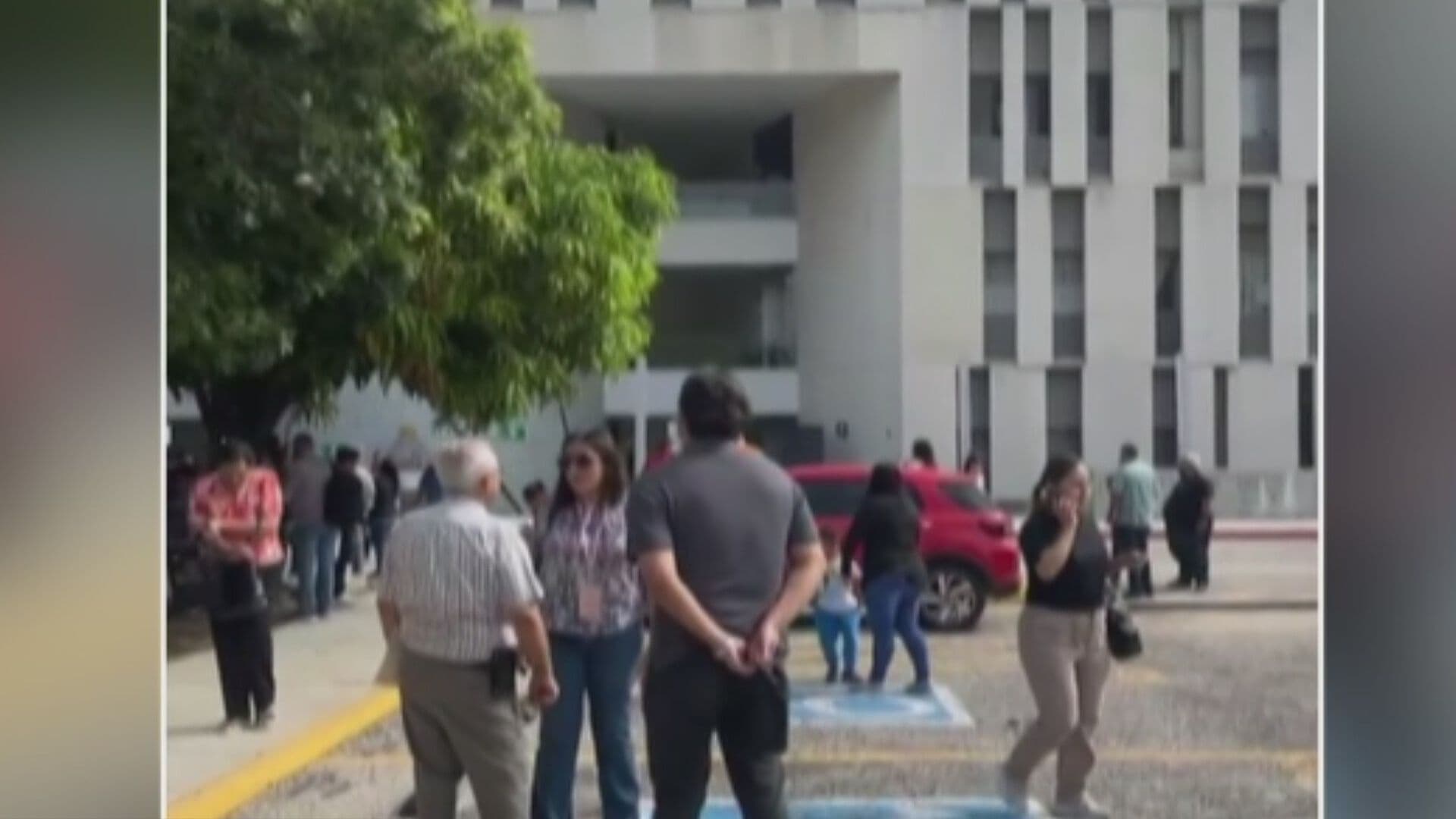 Mujer se Lanza de Segundo Piso Durante el Sismo de Hoy en Chiapas
