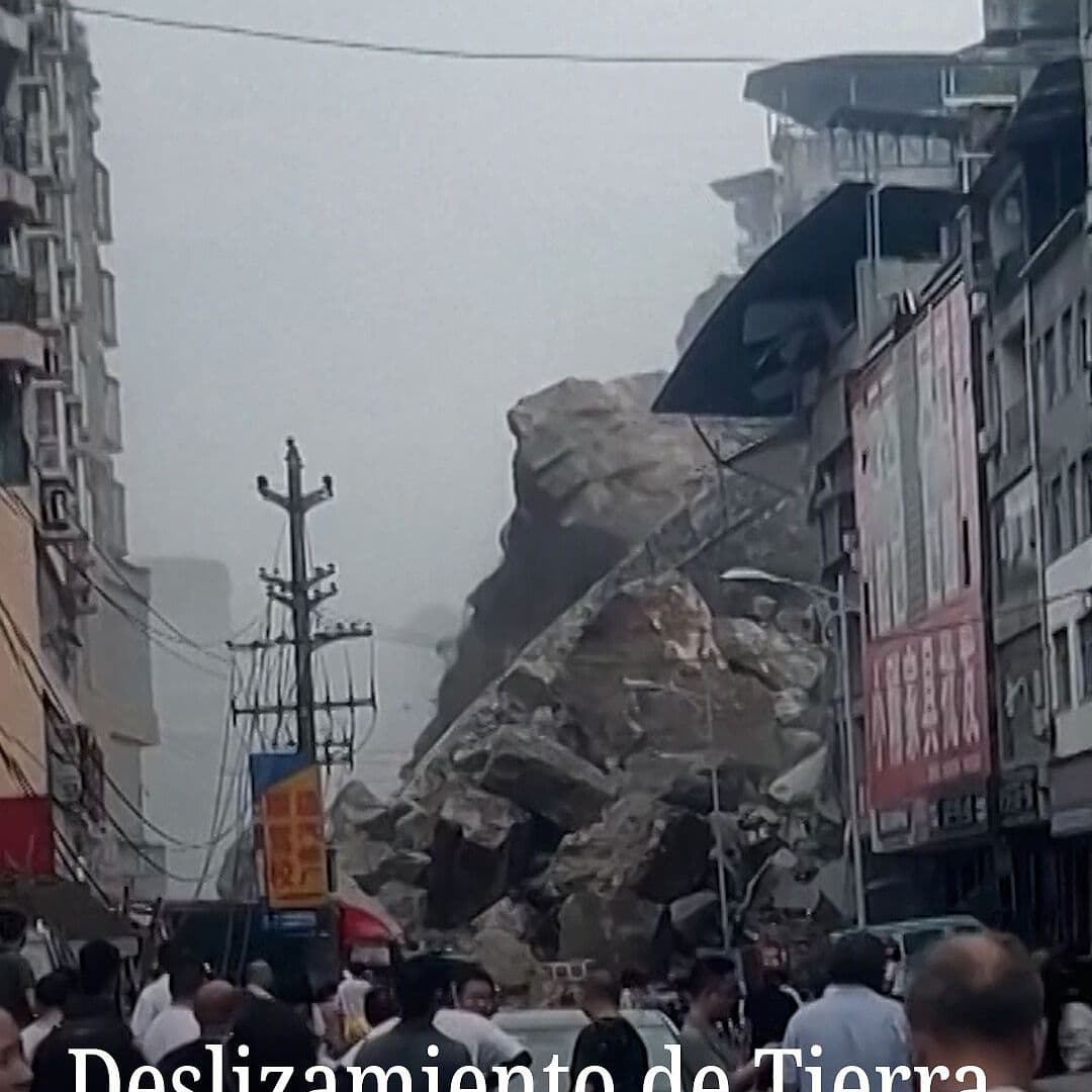 Deslizamiento de Tierra Derrumba Edificios