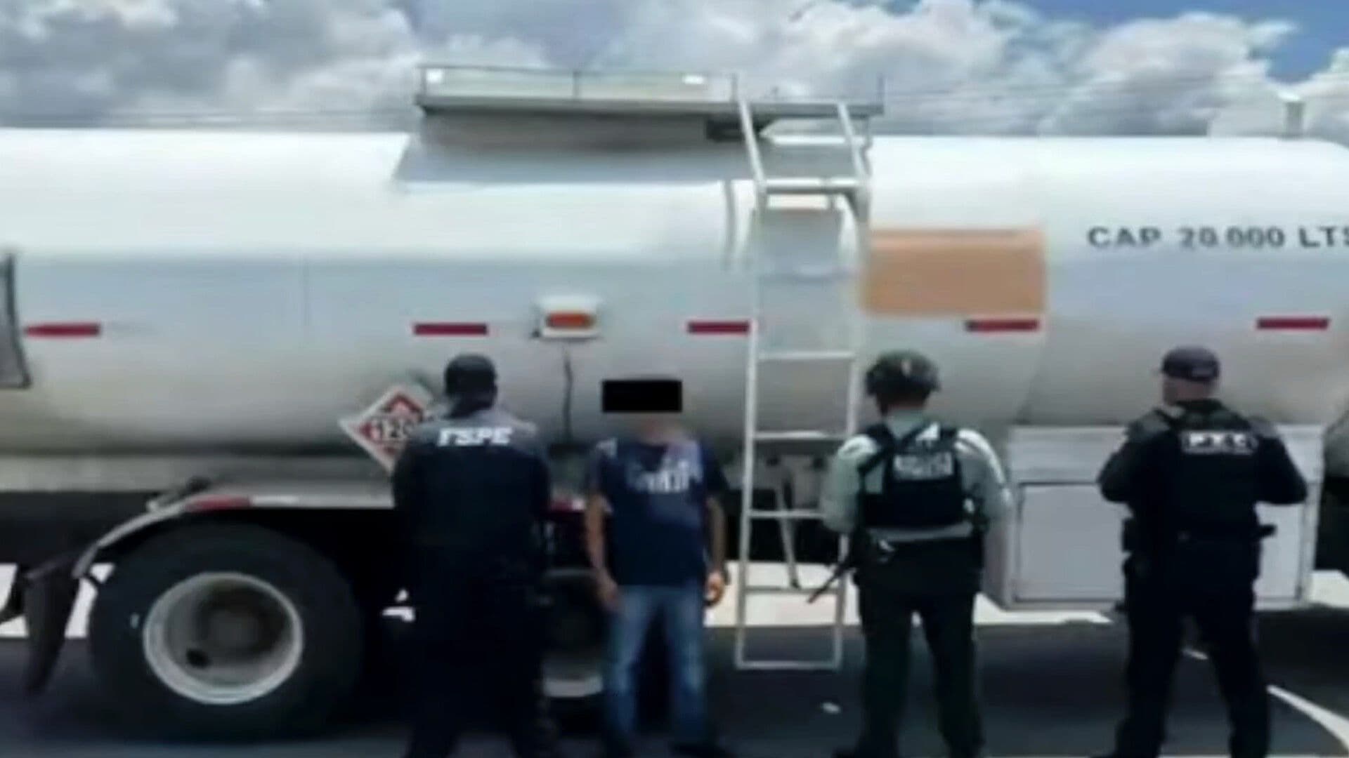 Detienen a Conductor que Transportaba Huachicol en una Pipa en San José Iturbide