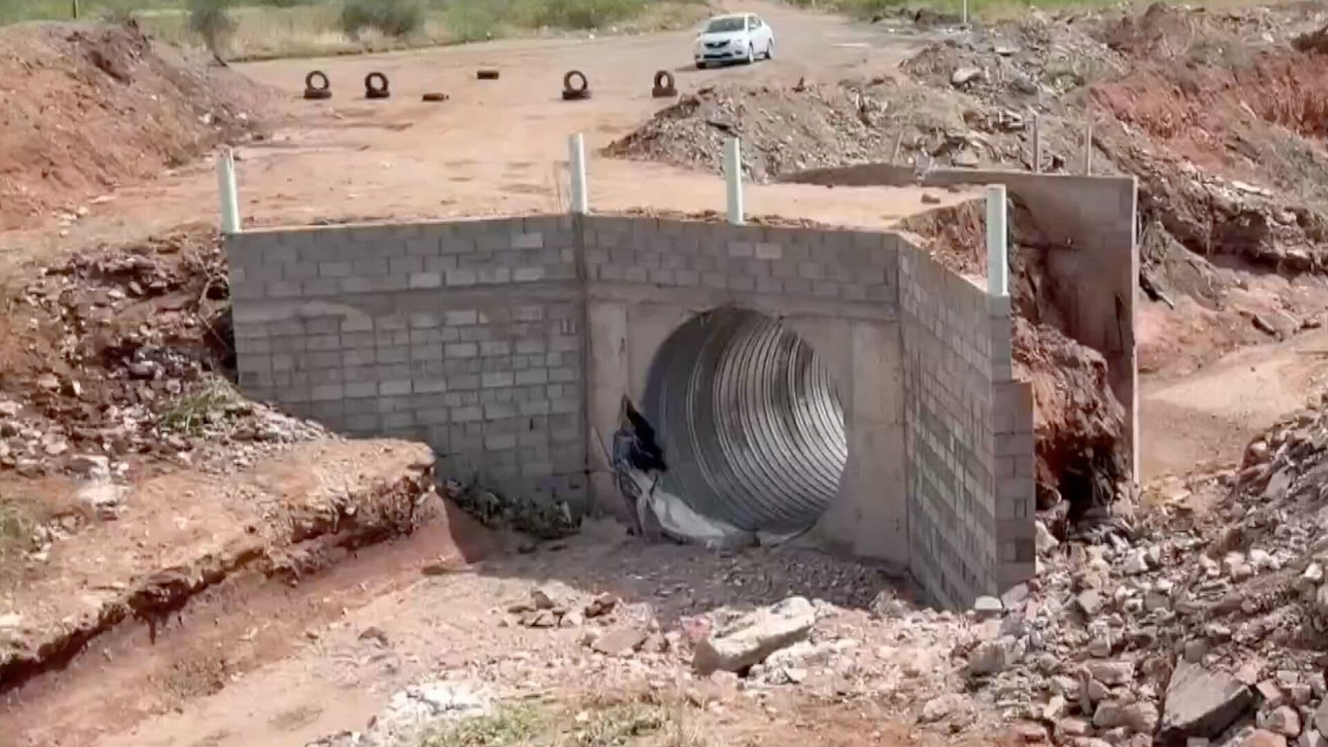 Colapsa Puente por las Lluvias al Sur de Chihuahua; Vecinos lo Habían Construído