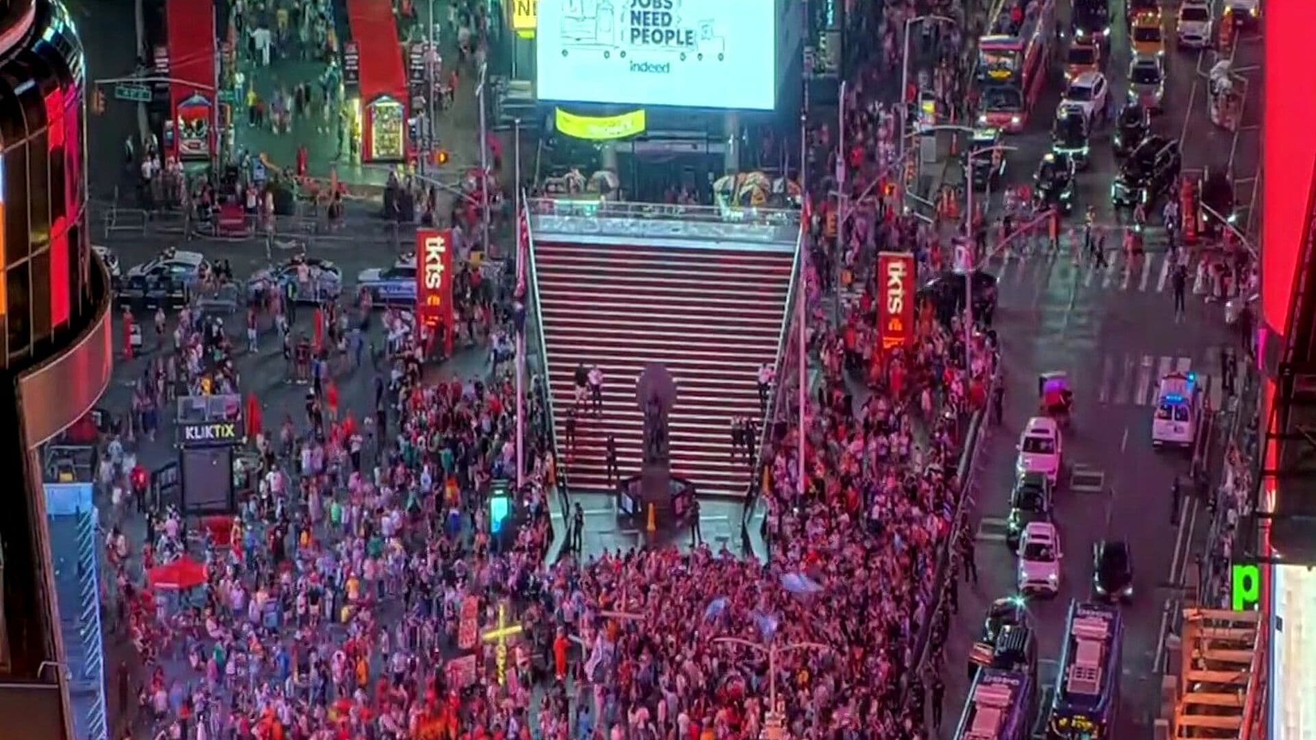 Aficionados Españoles Abarrotan Times Square Tras Ganar el Mundial 2026