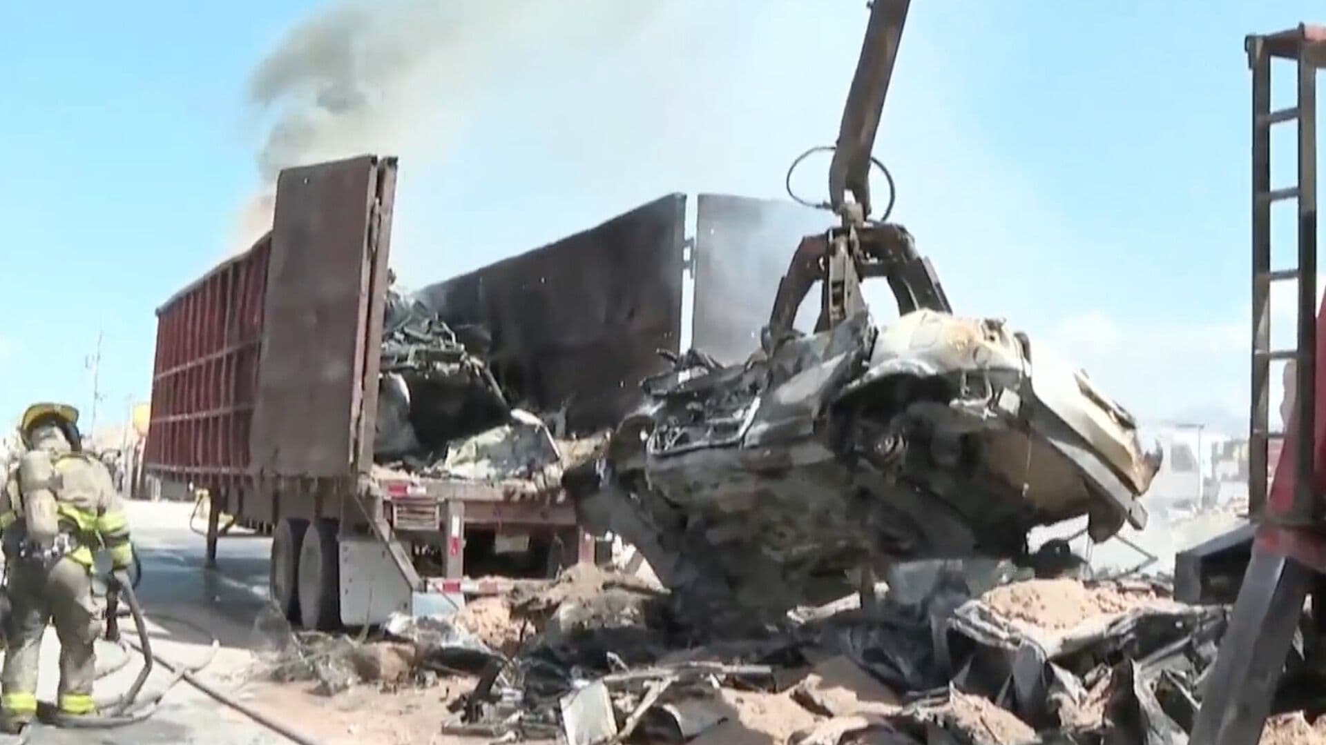 Se Incendia Caja de Tráiler Cargada con Chatarra en Recicladora de Ciudad Juárez