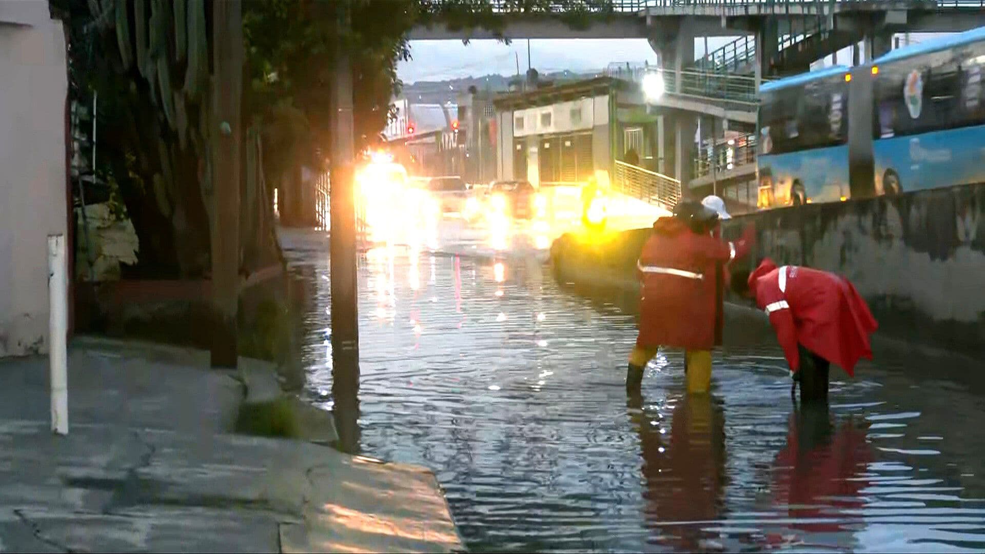 Nube Negra Provoca Inundaciones en la México–Pachuca y la Línea 1 del Mexibús, Ecatepec