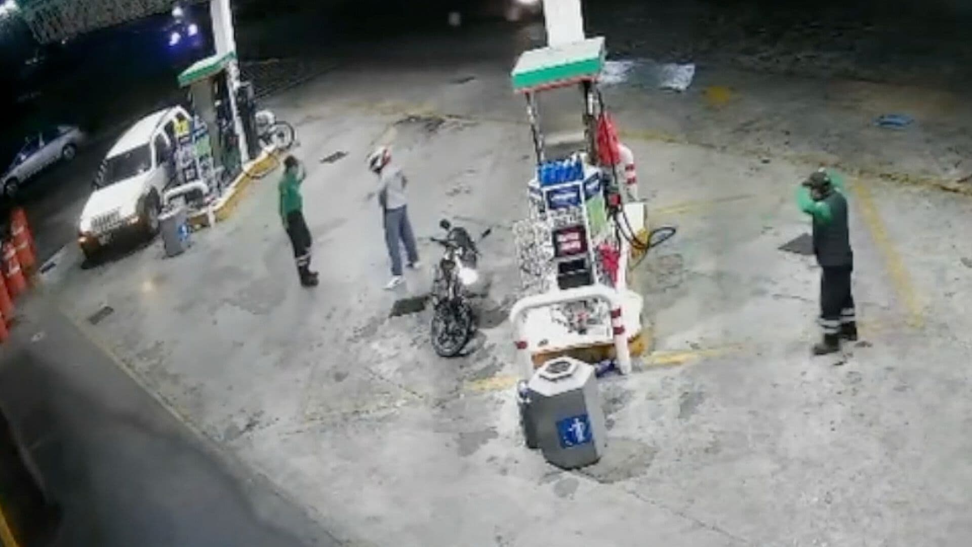 Video Asalto Gasolinera Dos Ladrones Armados Calle 24 Norte Tehuacán Puebla
