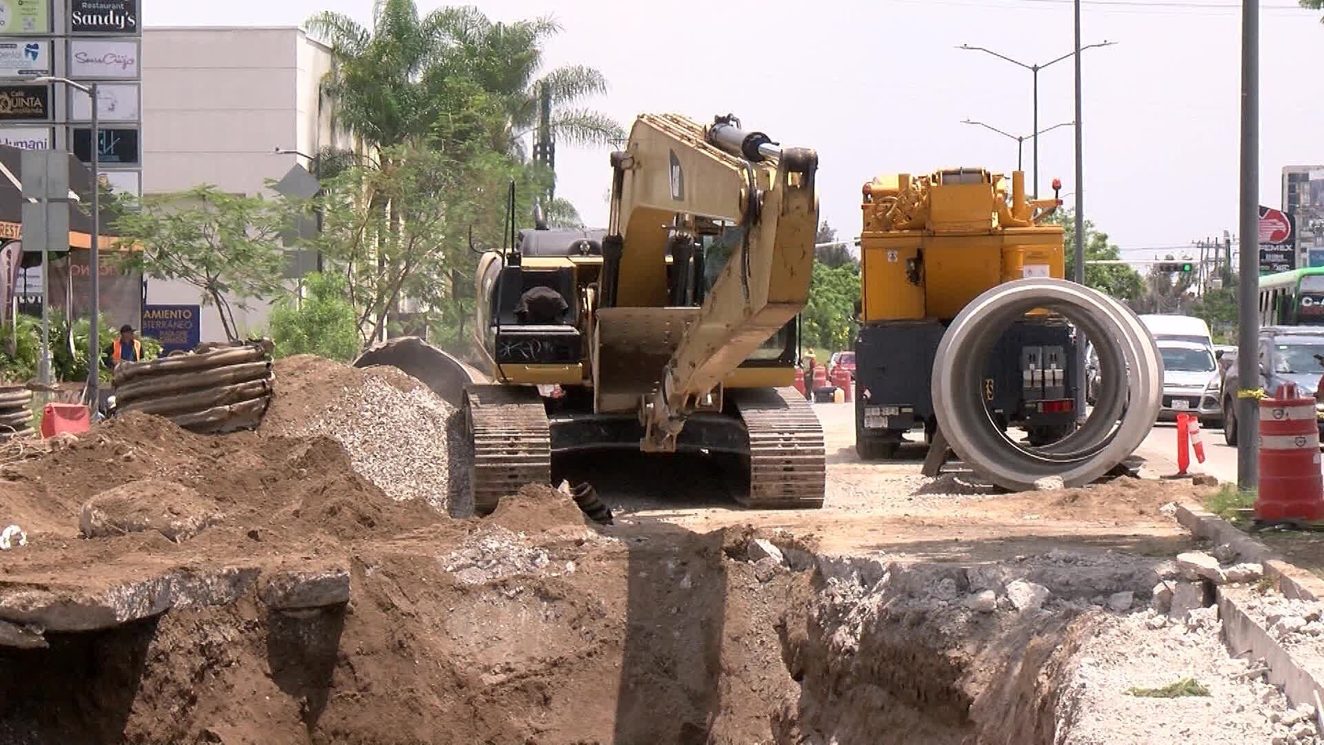 Avanzan Labores de Reparación del Socavón en Avenida Camino a Bosque de San Isidro en Zapopan