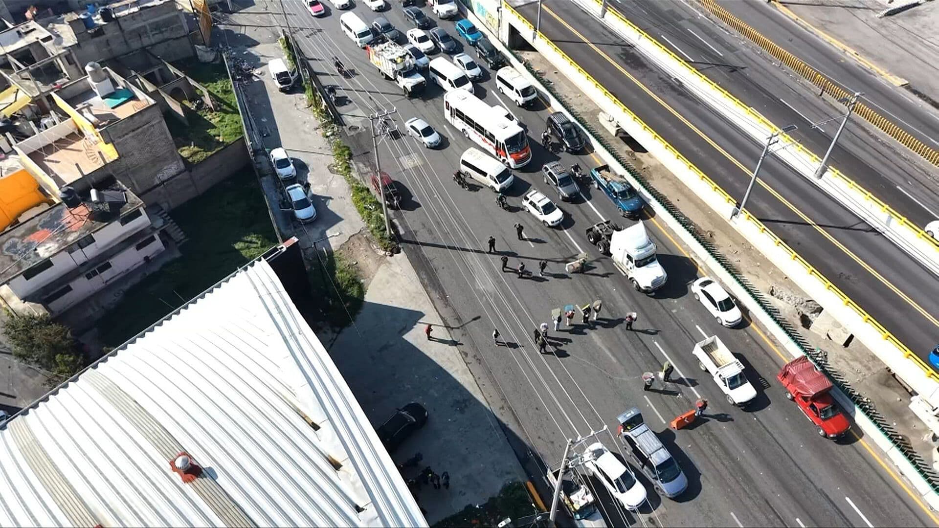 Bloqueo en la México-Puebla Desde el Aire; Exigen Justicia para Joven Asesinado