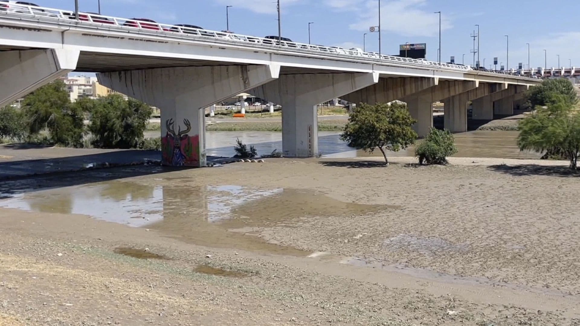 Creciente de Rio Bravo Comenzo a Bajar en Frontera de Nuevo Laredo