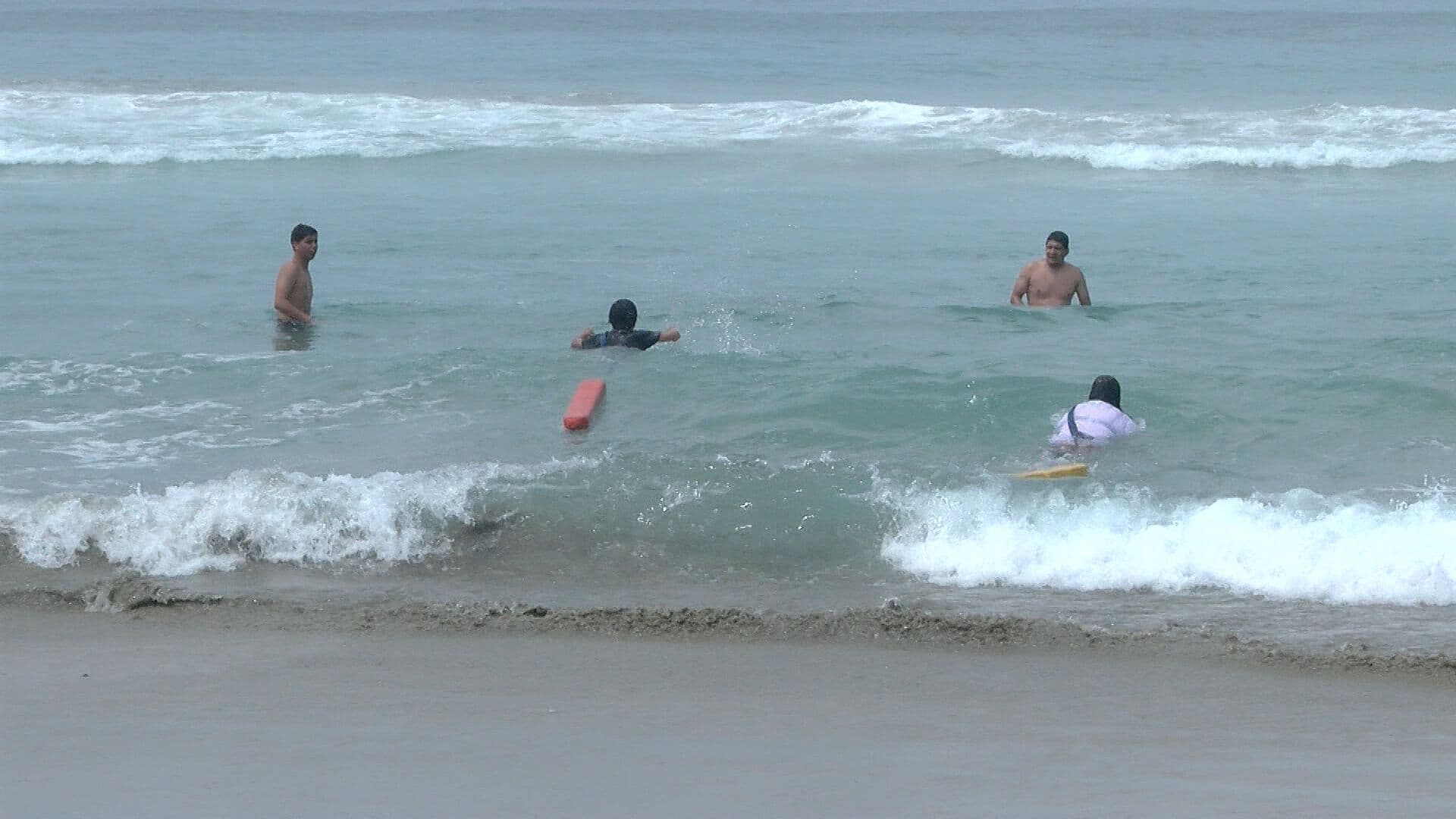 Alertan por Oleaje y Corrientes de Retorno en Playas de Rosarito; Emiten Recomendaciones
