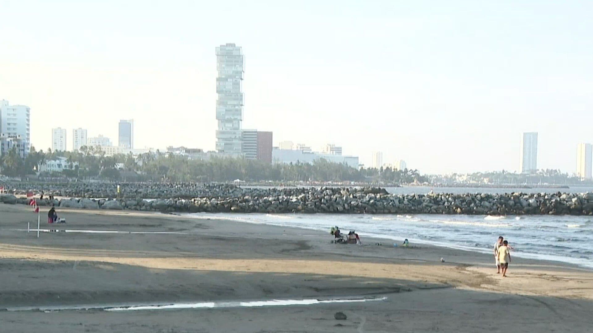 Playa Tumbao en Veracruz sin advertencias pese a reporte de contaminación de COFEPRIS
