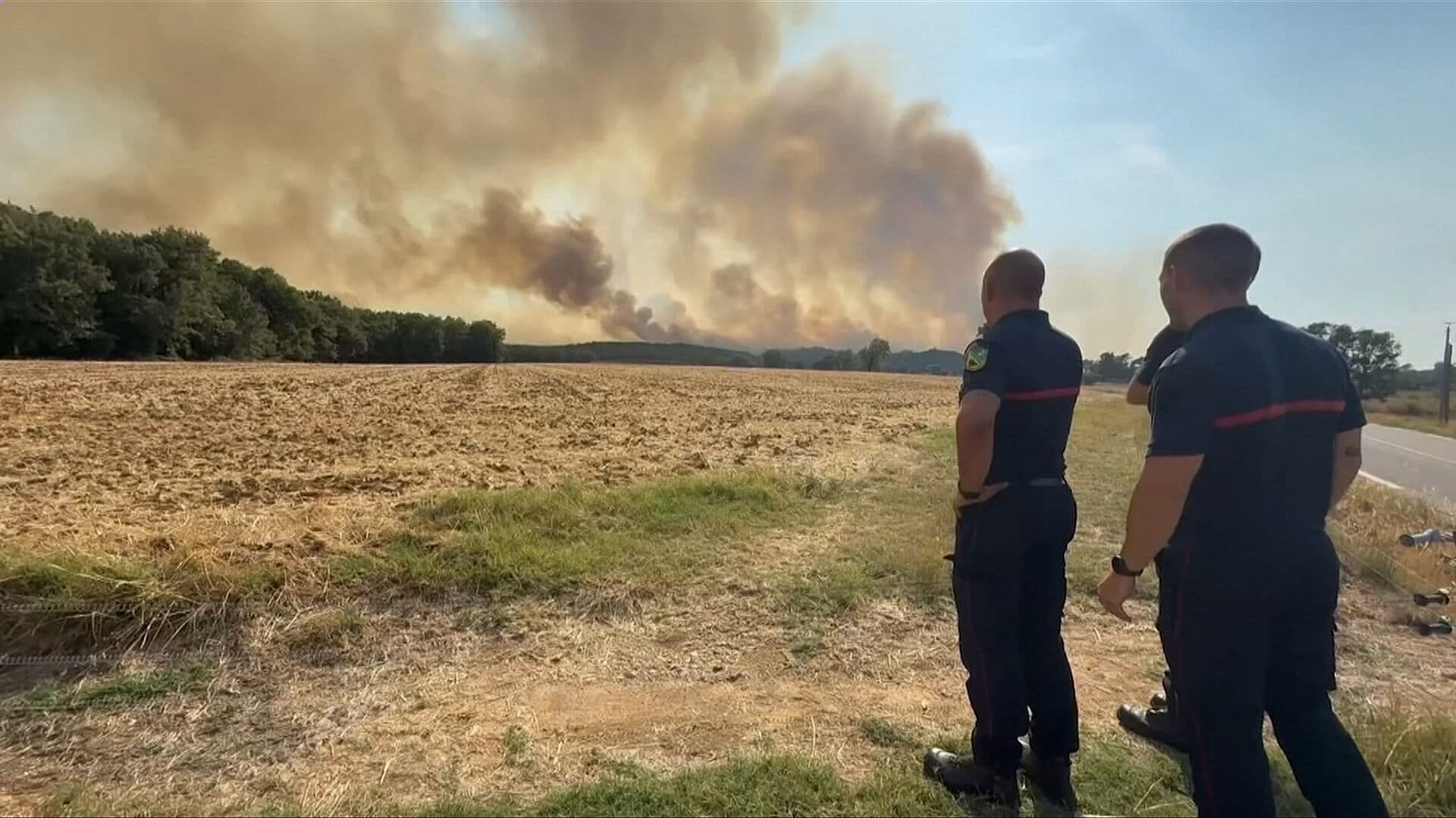 Tragedia en Francia: Mueren Dos Bomberos en Incendio Cerca del Aeropuerto de Burdeos