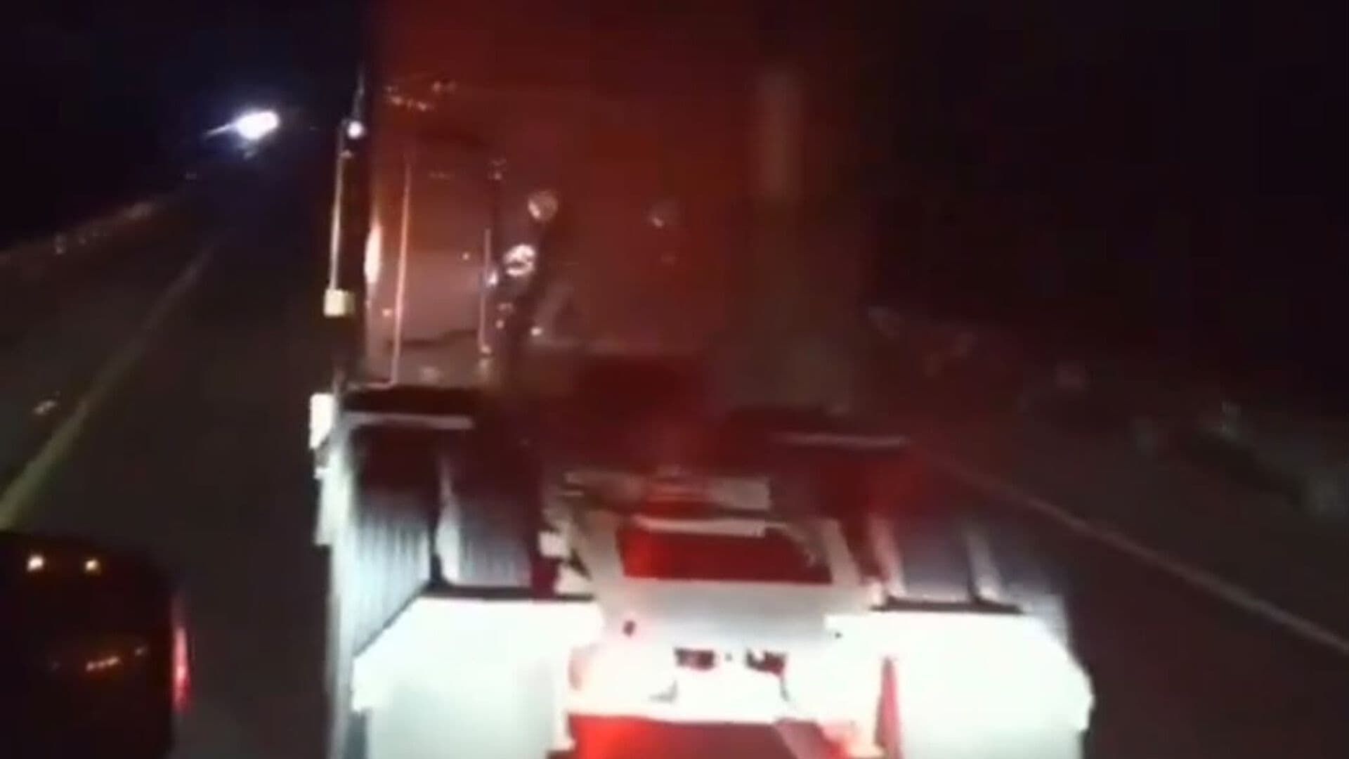 Ladrones Son Sorprendidos por Trailero que No Se Dejó en la Puebla-Orizaba