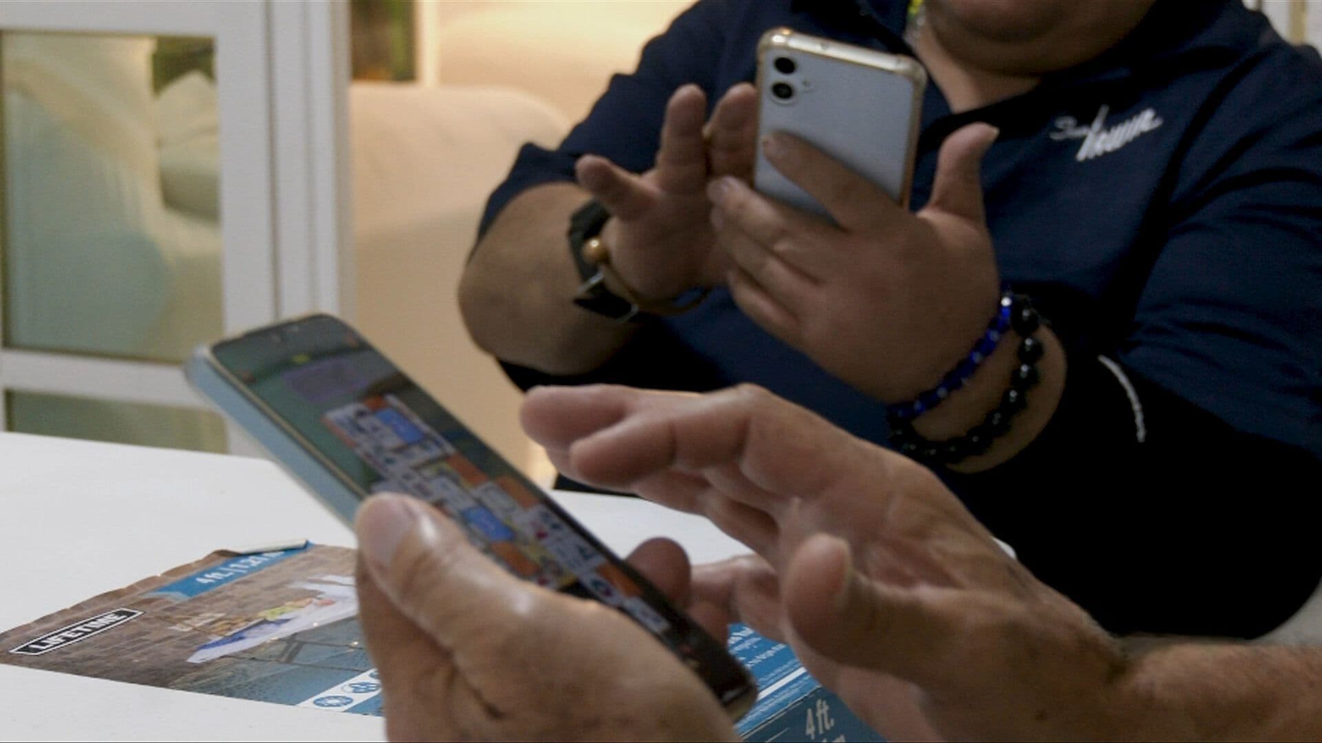 En México, Adicción al Celular y Redes Sociales Alcanza a Adultos Mayores