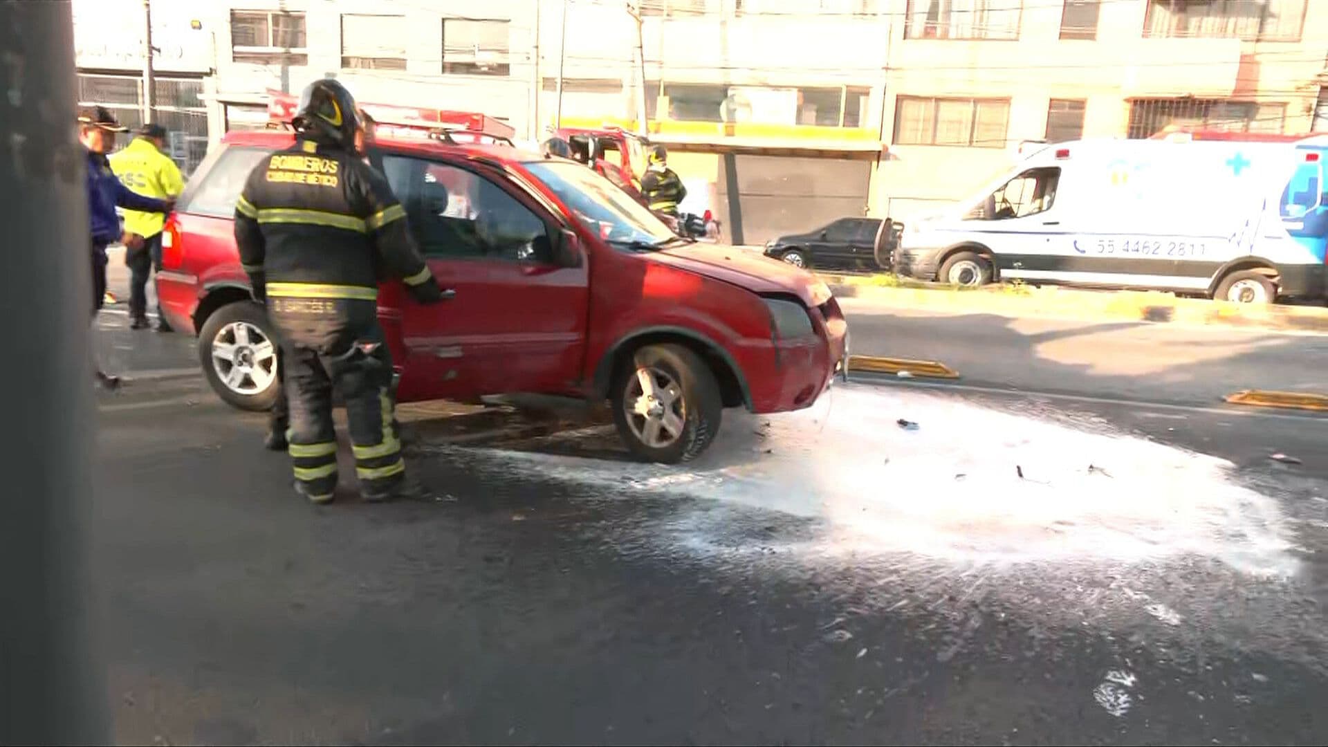 Fuerte Choque en Avenida Hangares Hoy; Motociclista Resulta Lesionado