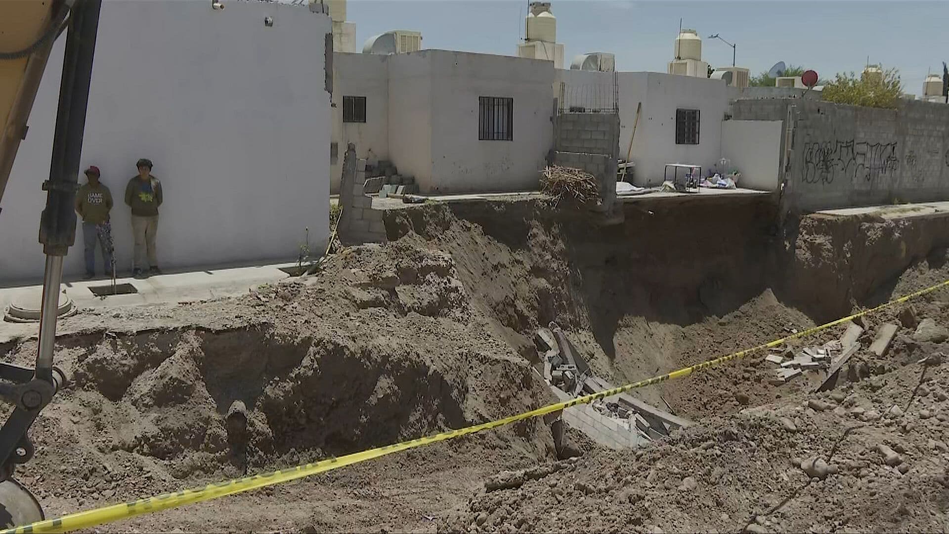 Derrumbe Amenaza Viviendas de Varias Familias en Torreón, Coahuila