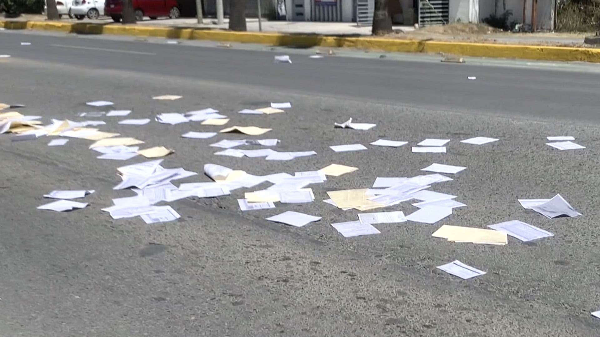 Hallan Documentos Tirados con Datos Personales en Avenida de Ciudad Victoria