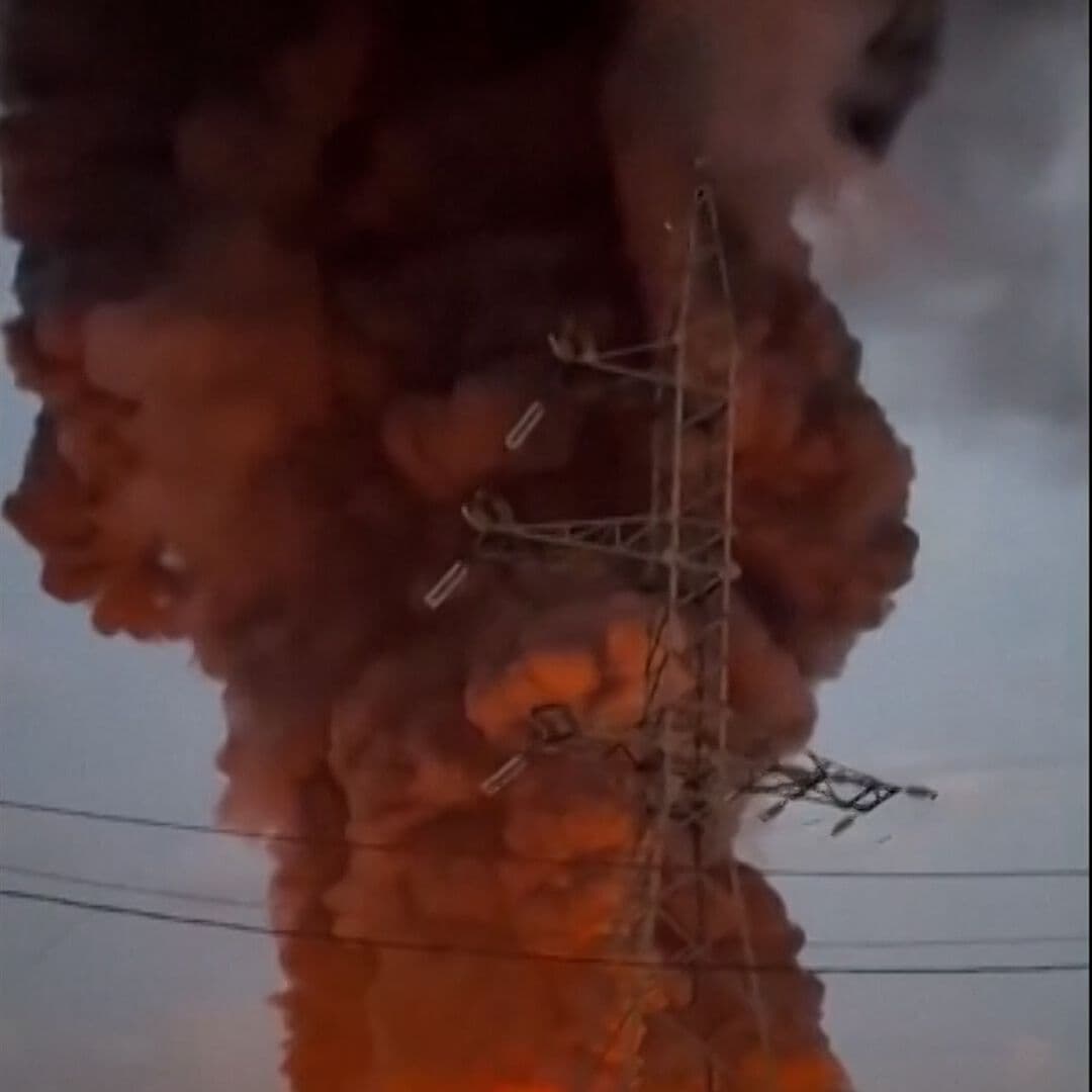 Columna de Humo Gigante Sobre Rusia por Ataque Ucraniano