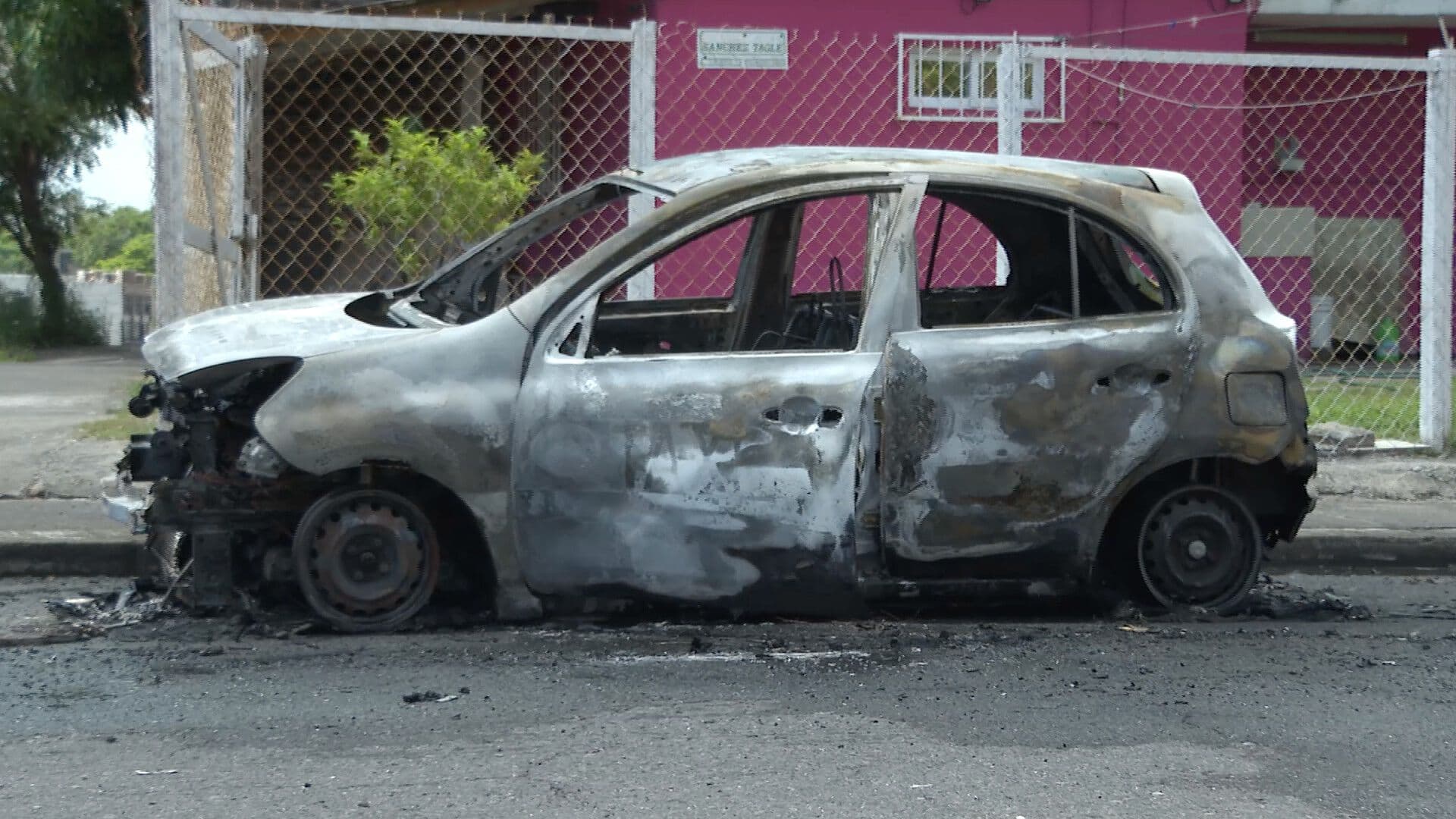 Se Incendia Auto en Colonia Pocitos y Rivera en Veracruz
