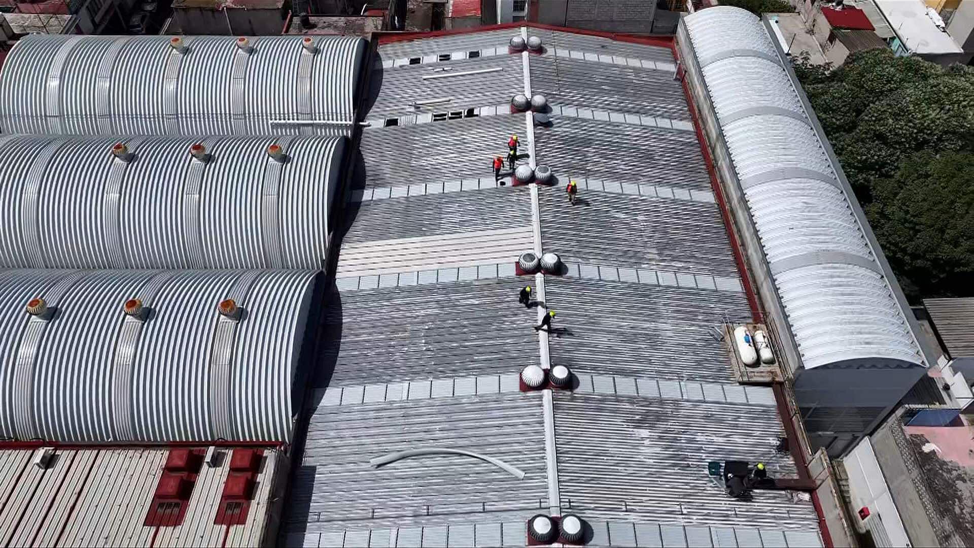 Incendio en Fábrica de Productos Cosméticos Causa Movilización de Bomberos, Iztacalco