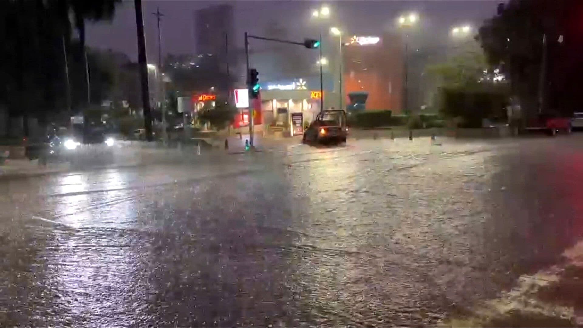 VIDEO: Así Se Vivió la Tormenta Eléctrica que Inundó la Costera Miguel Alemán en Acapulco