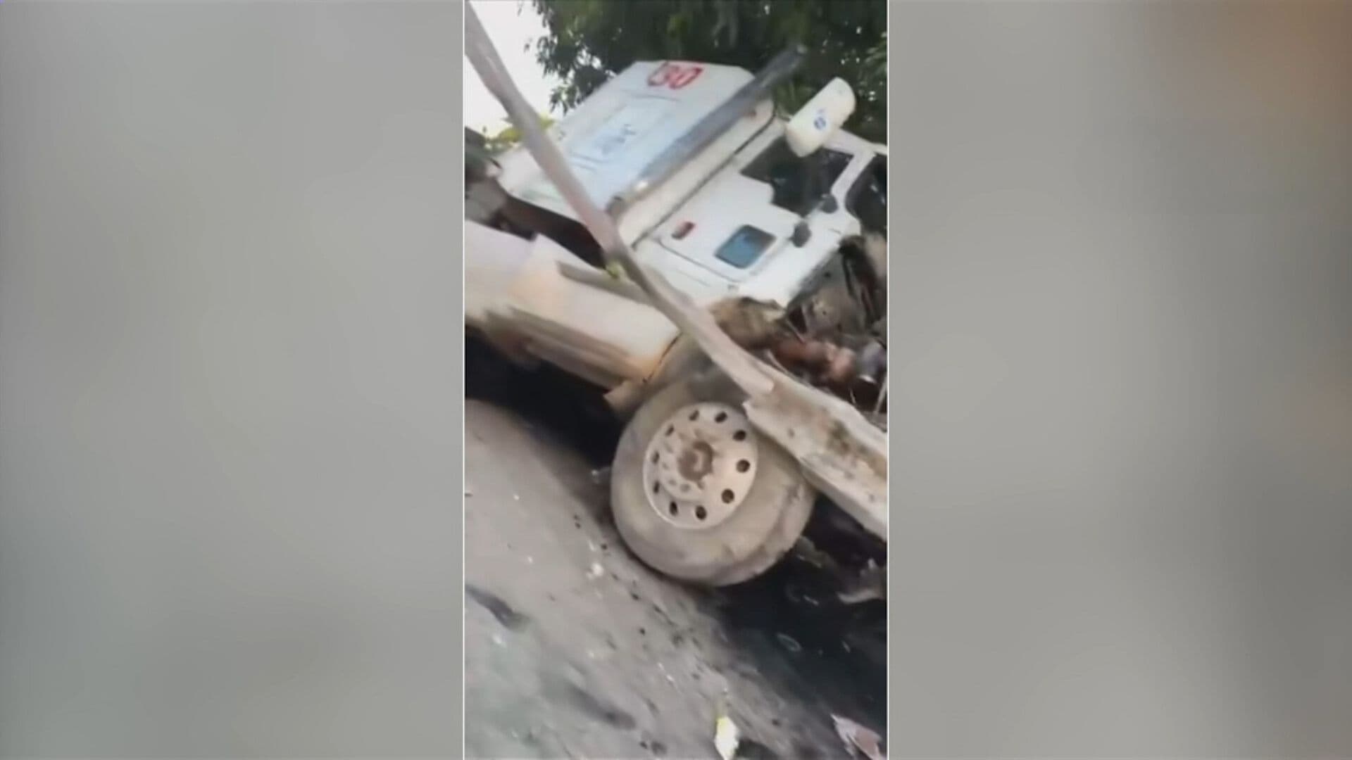 Tráiler Cae de Puente en Carretera Villahermosa-Cárdenas; Hay Un Lesionado