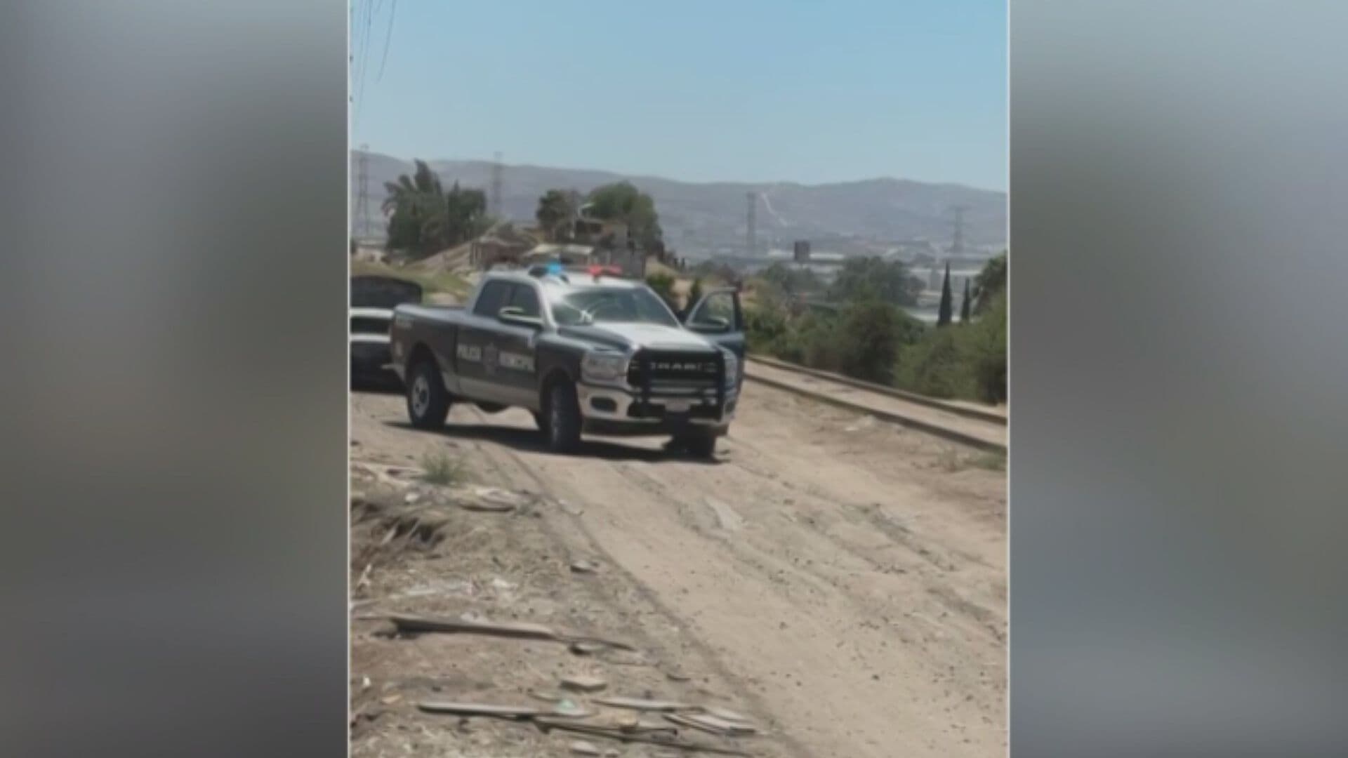 Hallan Cuerpo en Asiento Trasero de Auto Carbonizado en Vías del Tren de Tijuana