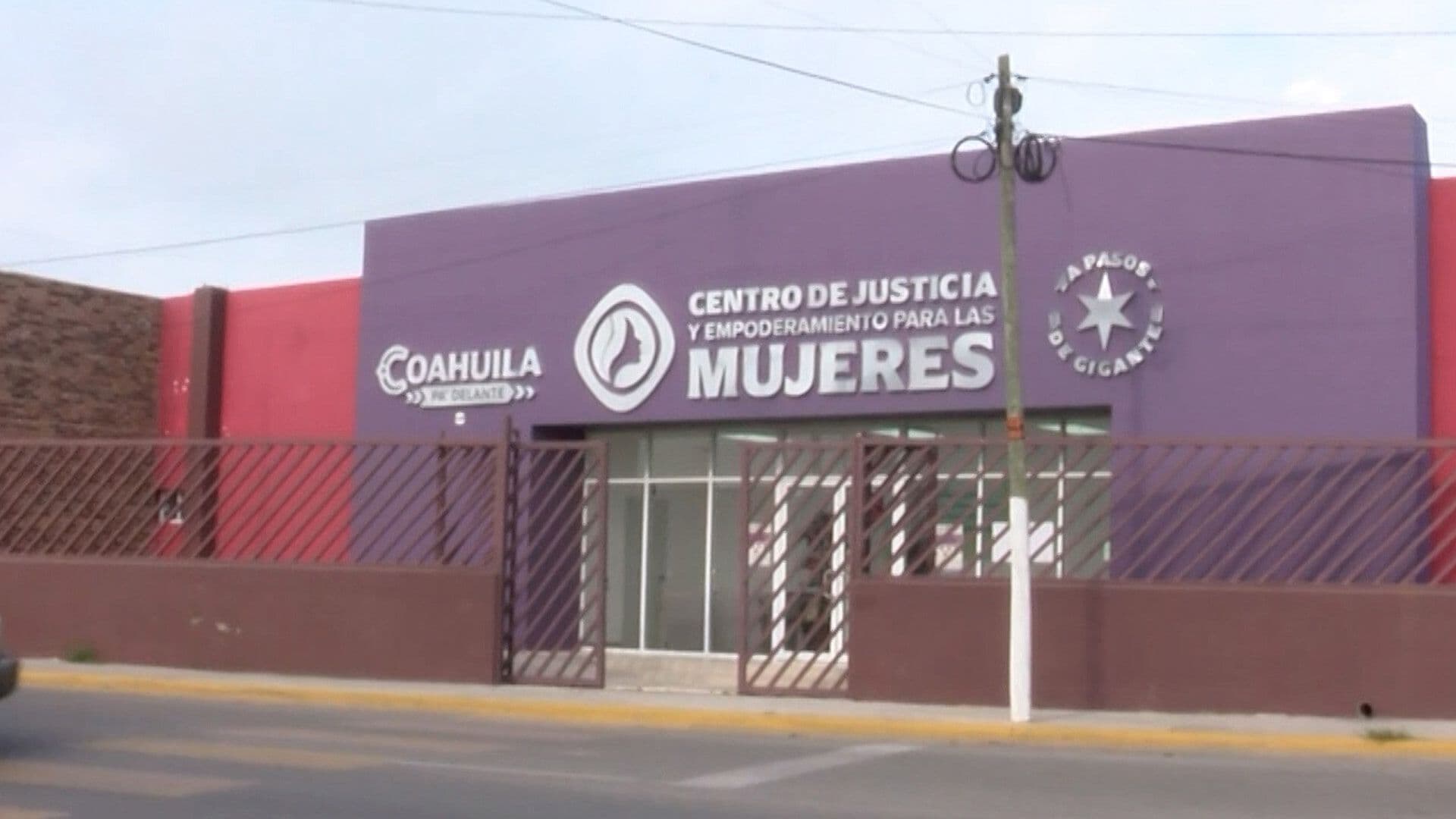 Hombre es Detenido por Intentar Agredir a su Madre y Atacar a Policías en Piedras Negras