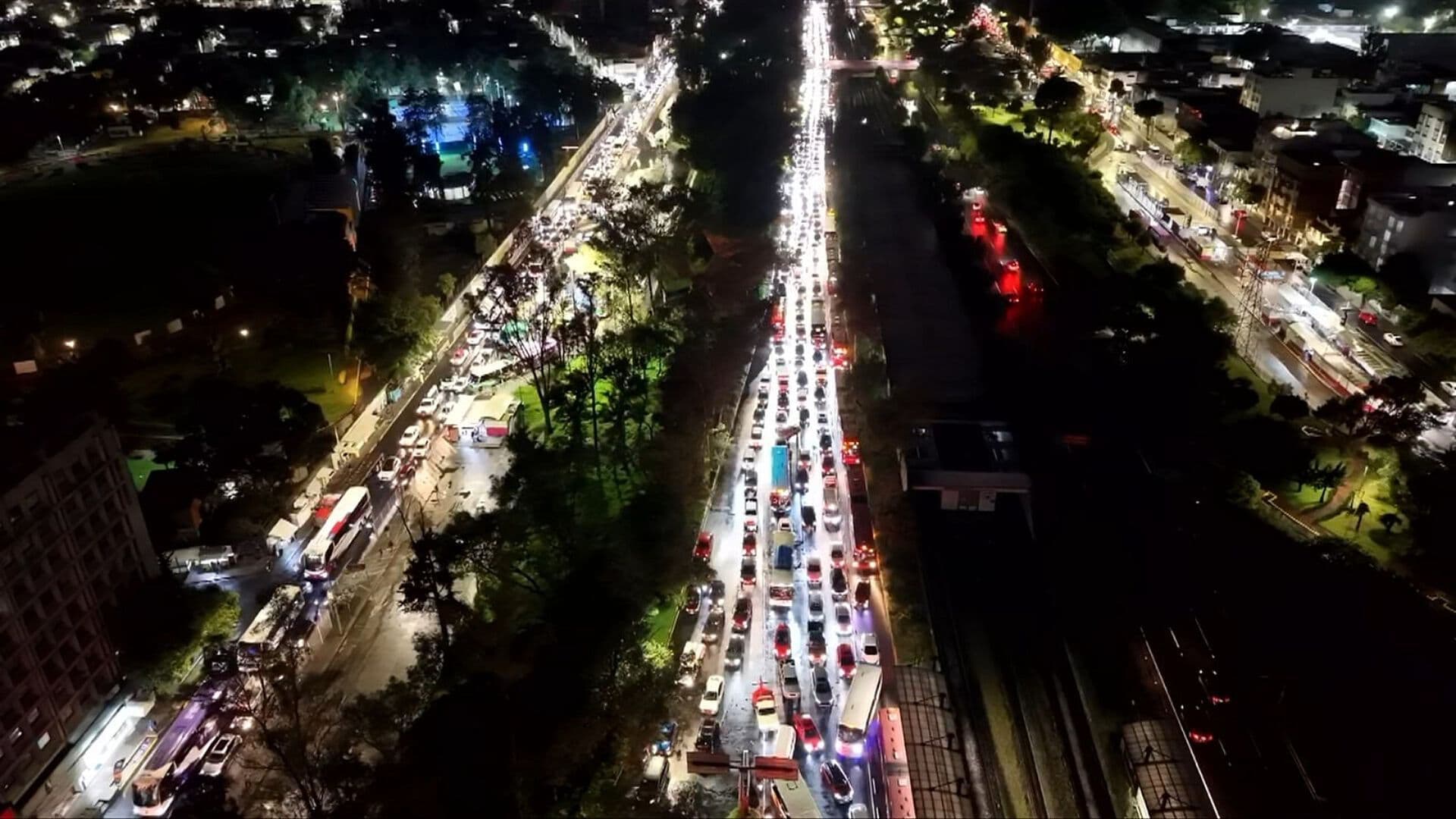 Colapsa la México-Pachuca por la Lluvia; Así Se Ve desde el Aire el Tráfico