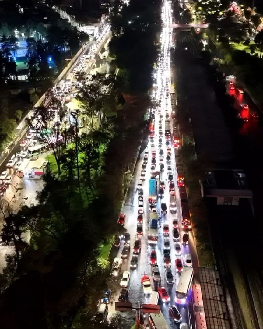 Colapsa la México-Pachuca por la Lluvia; Así Se Ve desde el Aire el Tráfico