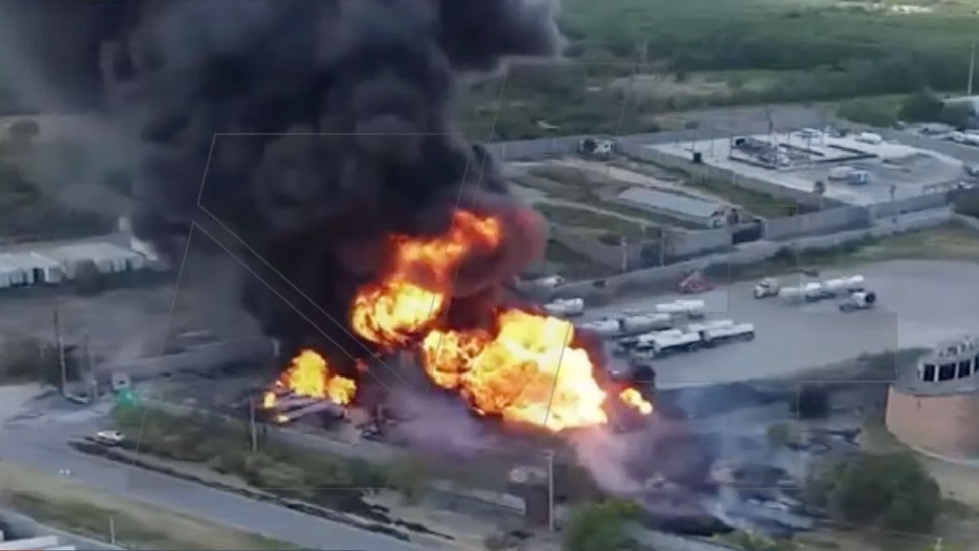 Muere Persona tras Explosión e Incendio en Línea de Tráileres en Pesquería, NL