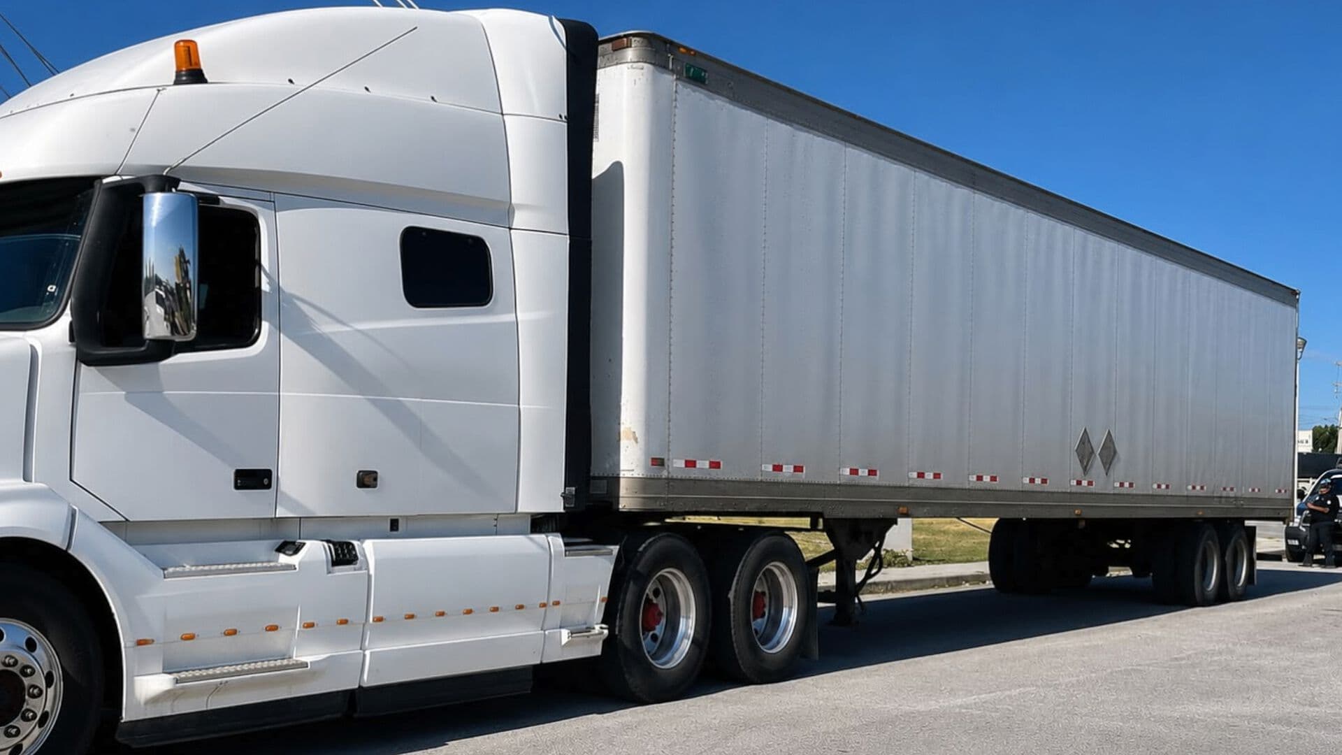 Caja Seca Tráiler Robada Recuperada en Cuapiaxtla de Madero Puebla Operativo Marina