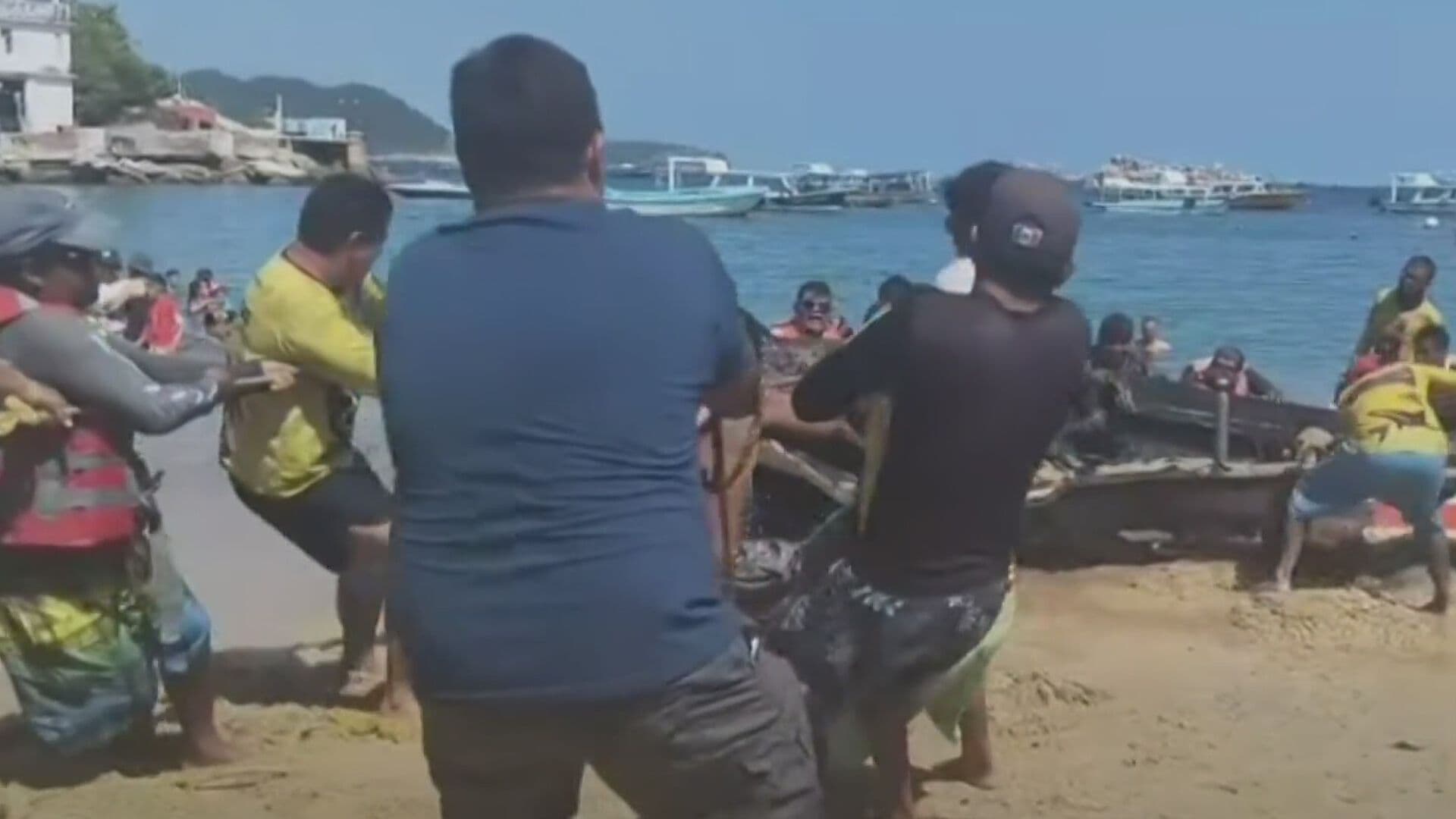 VIDEO | Lancha se Incendia en Zona Tradicional de Acapulco, Guerrero