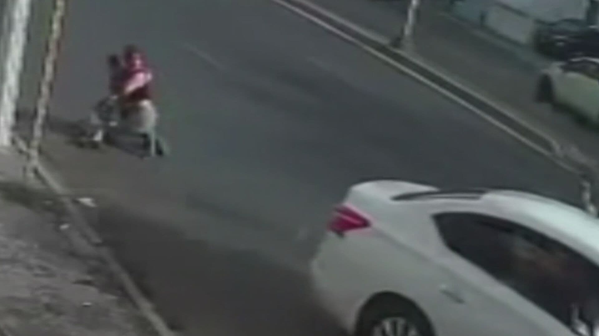 Automovilista Atropella a Una Mujer y Sus Dos Hijos en Monterrey y Huye