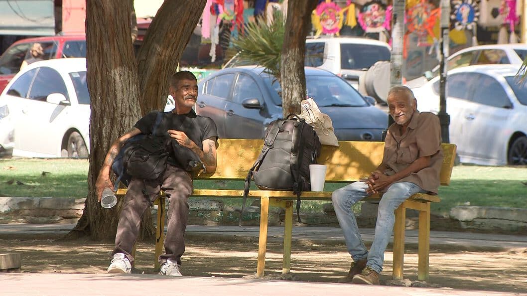 Calor Extremo en Mexicali; Así Sobreviven Personas en Situación Vulnerable