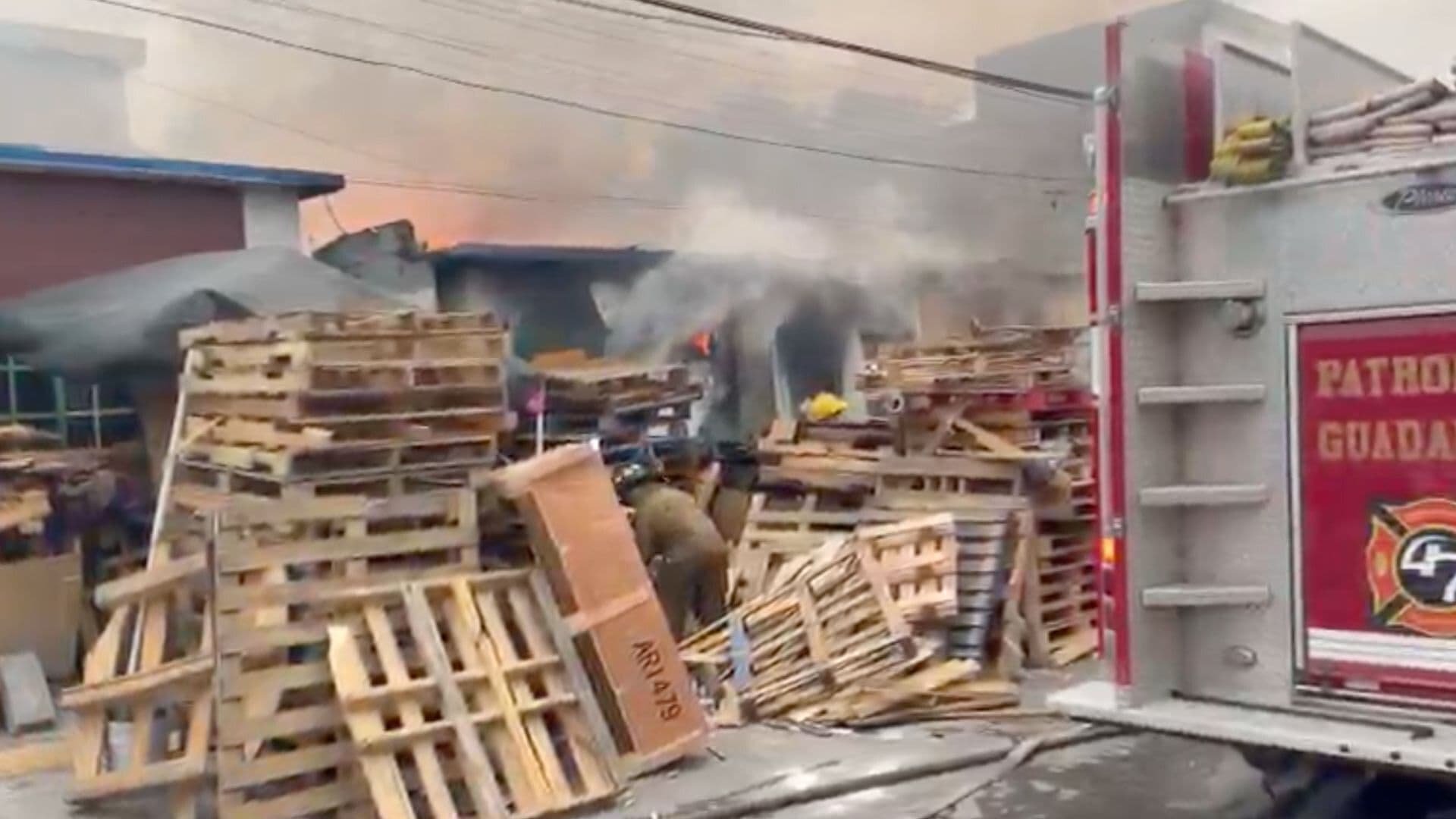 Sofocan Incendio en Tarimera en Colonia Josefa Zoraya en Guadalupe, NL