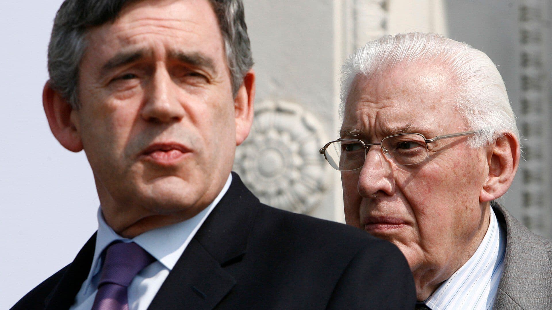 Incertidumbre en Reino Unido por la Renuncia del Primer Ministro