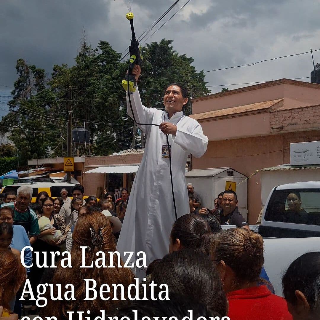 Cura Lanza Agua Bendita con Hidrolavadora