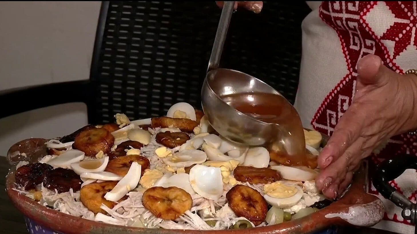 Así se Prepara la Tradicional Sopa de Pan, Un Platillo que Resiste al Paso del Tiempo