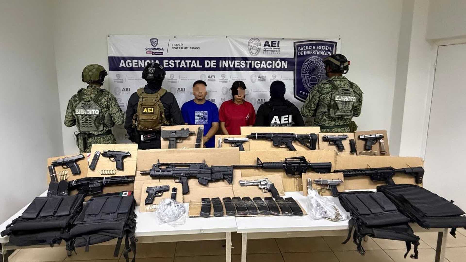 Aseguran Arsenal Tras Cateo en Ciudad Juárez; Detienen a una Pareja