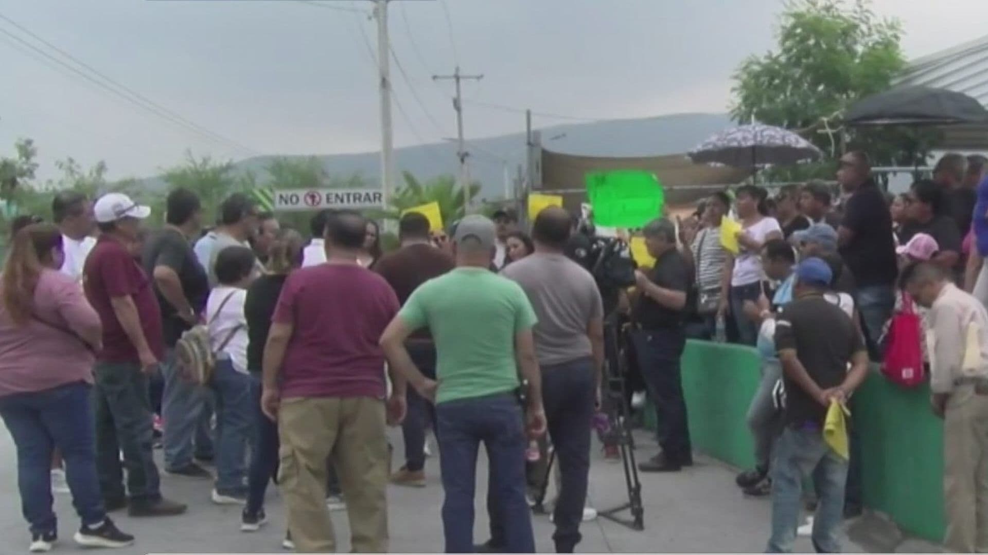Protestan Choferes Escolares en el IMA en Nuevo León