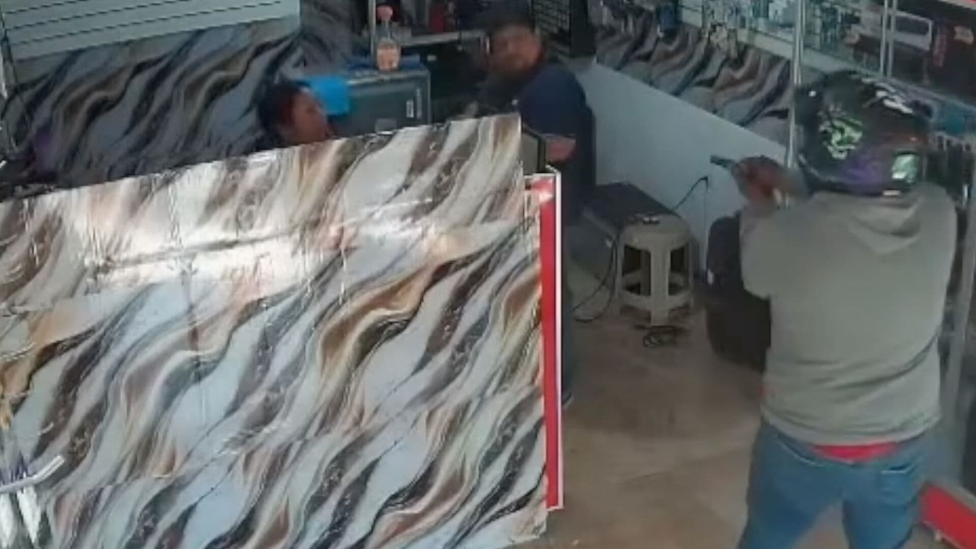 Video Asalto Armado Motociclista contra Dos Clientes de Negocio en San Bernardino Tlaxcalancingo