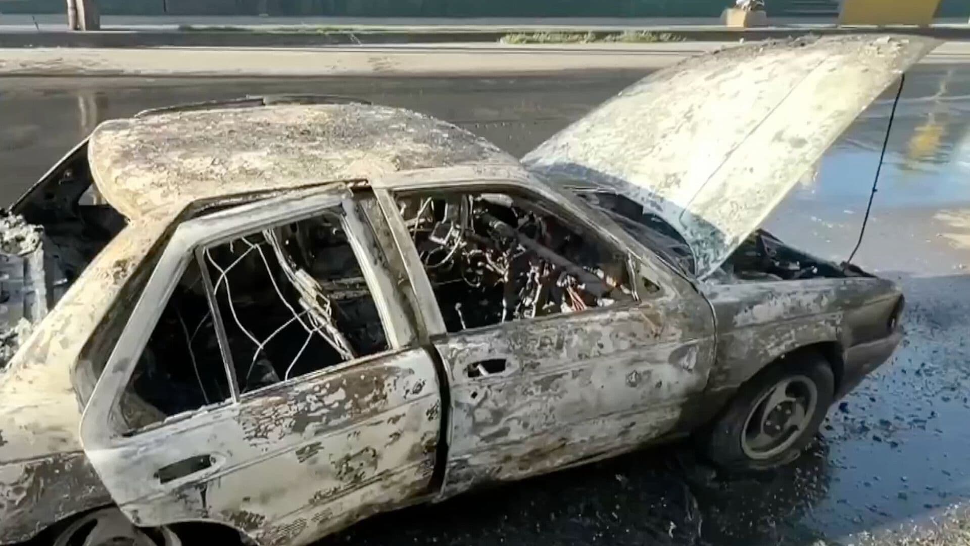 Auto Queda Reducido a Cenizas Tras Incendiarse al Norte de Chihuahua