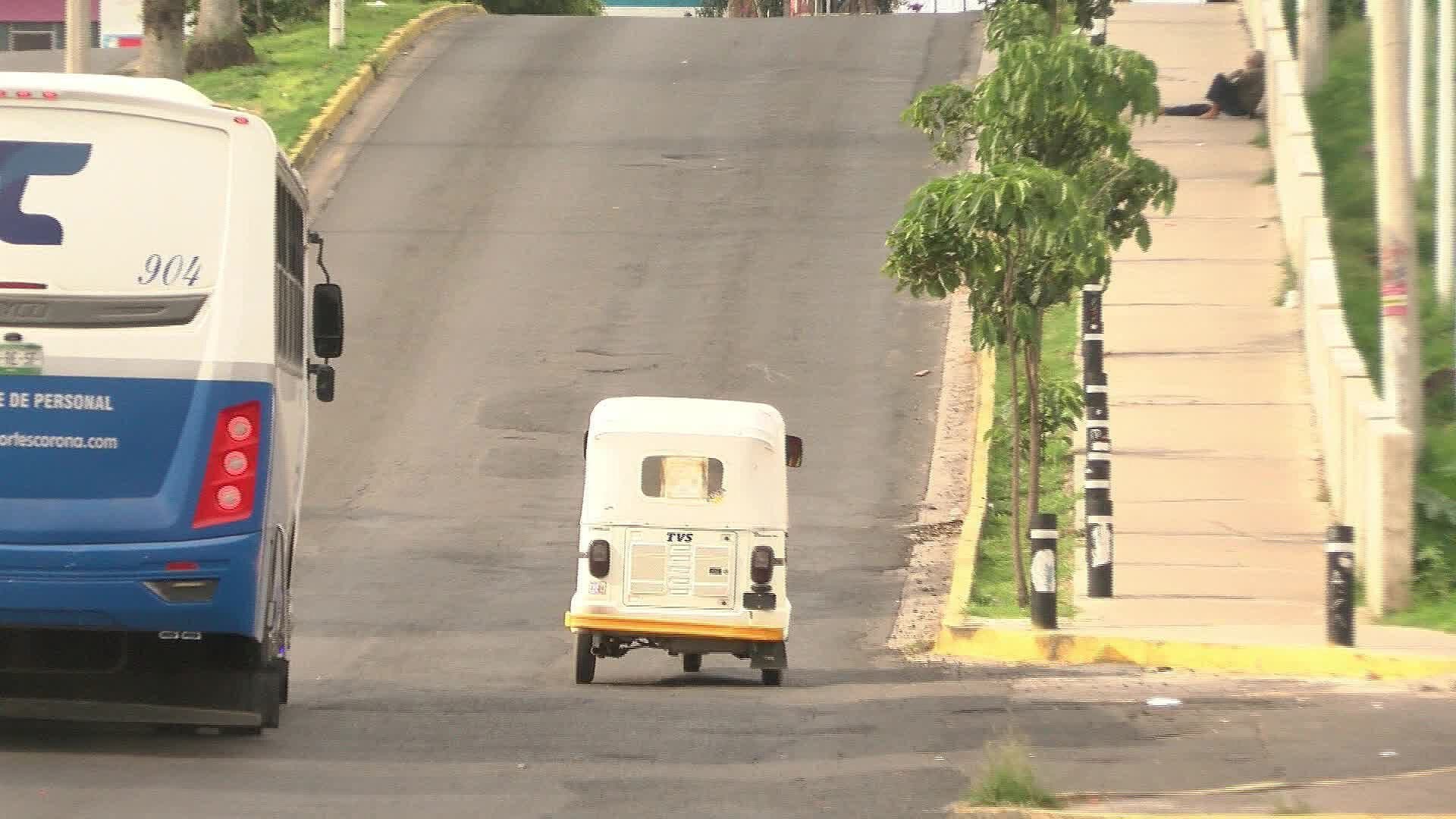 Por Falta de Camiones en la Noche, Usuarios de Guadalajara Recurren a Pagar Más por Transporte